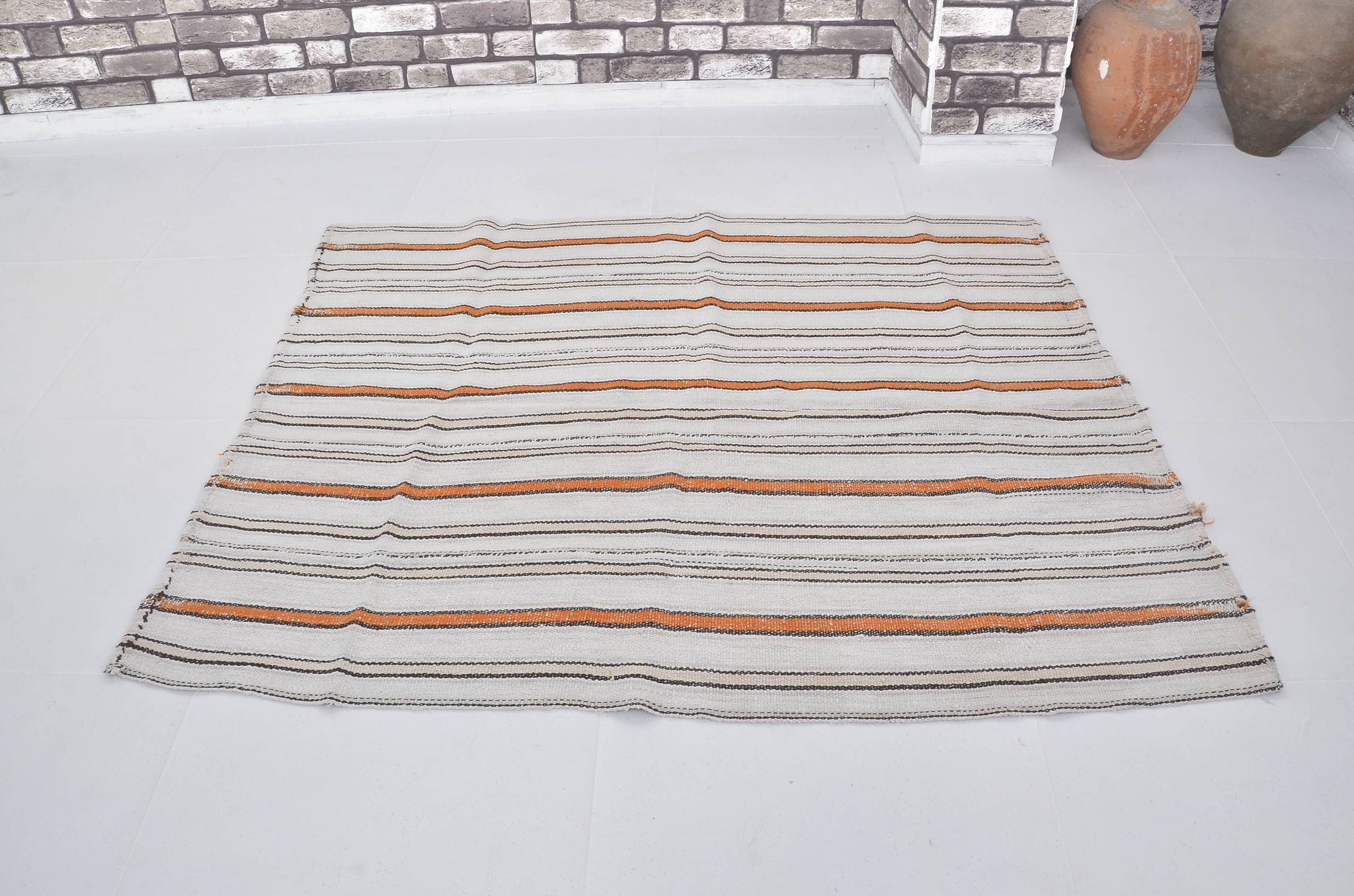 Tapis Kilim en chanvre d'Anatolie à rayures, référence 3681
