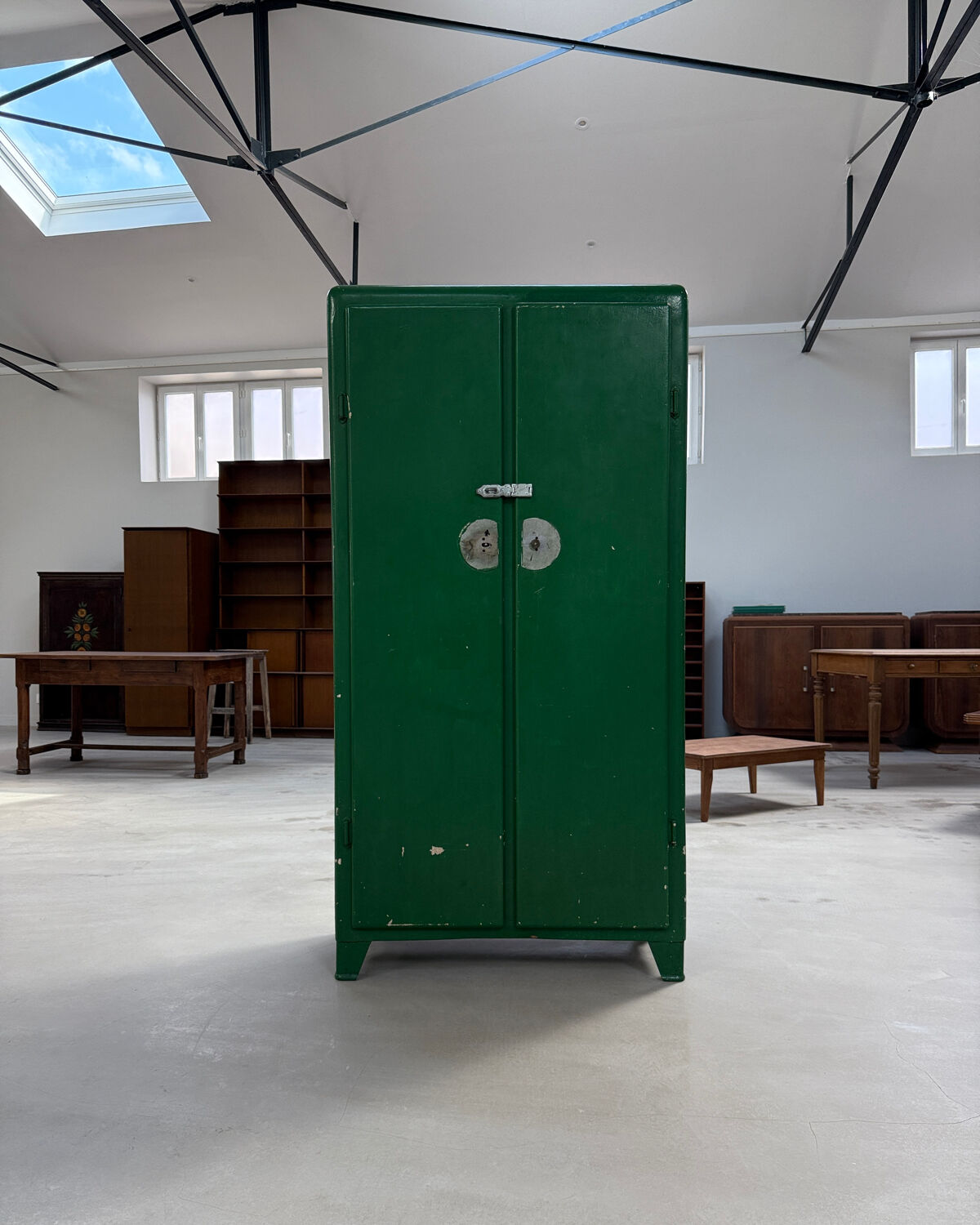 Armoire vintage en métal vert