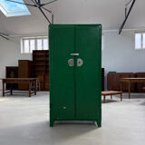 Armoire vintage en métal vert