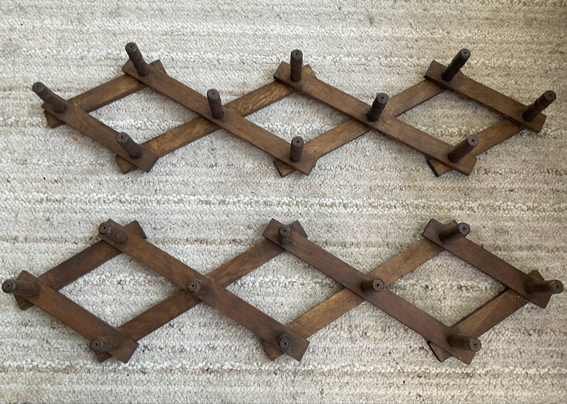 Pair of accordion coat hooks in oak from the 60s-70s.