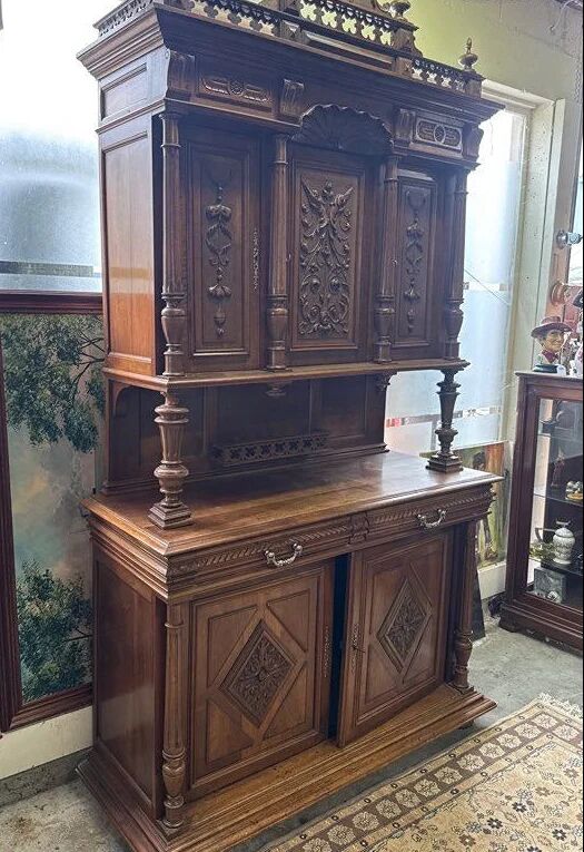 Buffet 2 corps style Henri II en chêne sculpté