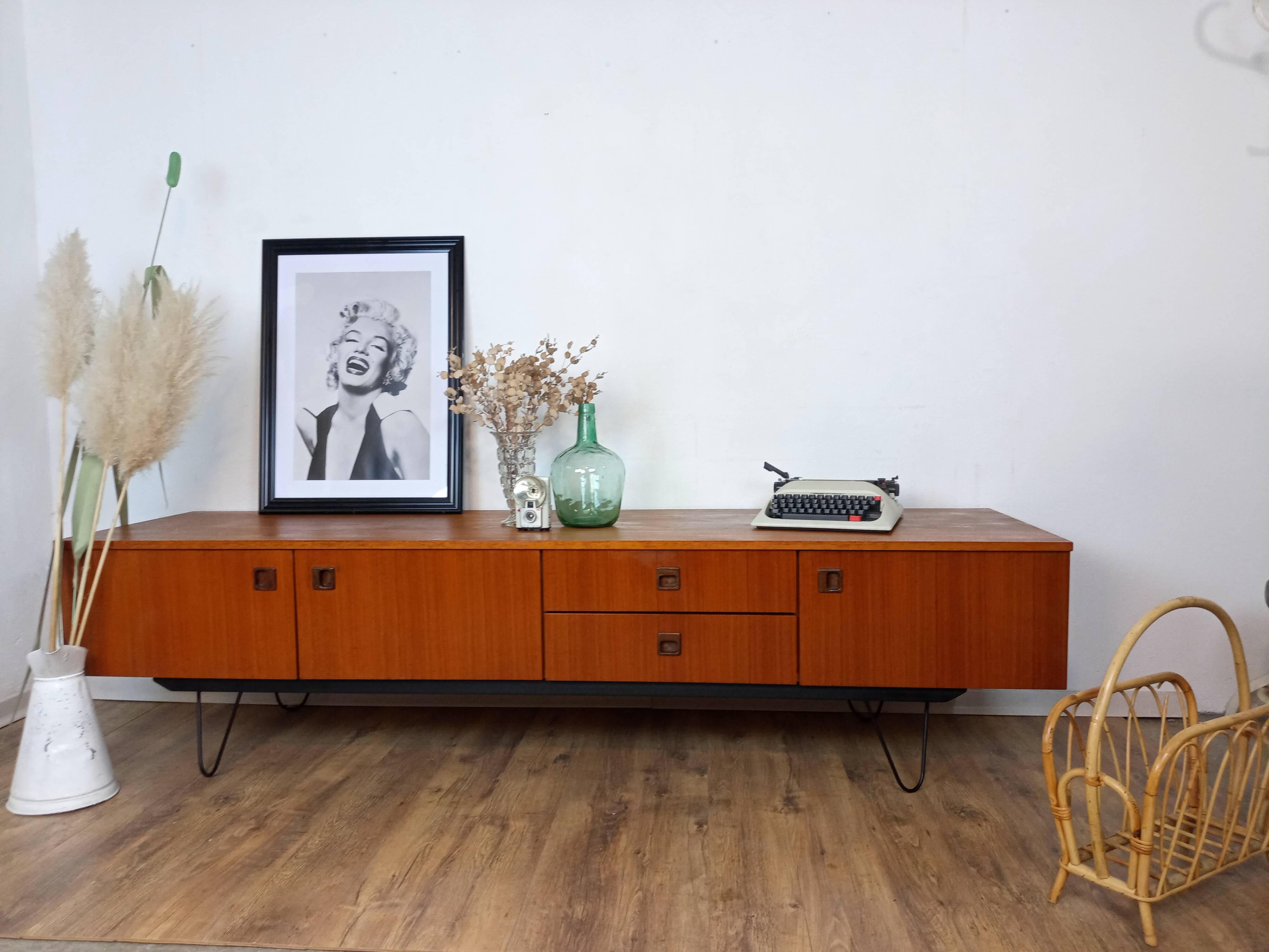 Enfilade scandinave basse en teck et métal