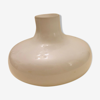 Vase bulbe en opaline