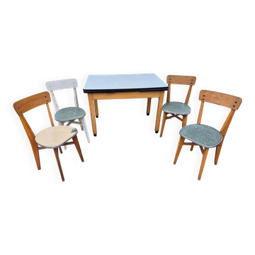 Ensemble table et  chaise vintage scandinave ossature bois et dessus formica