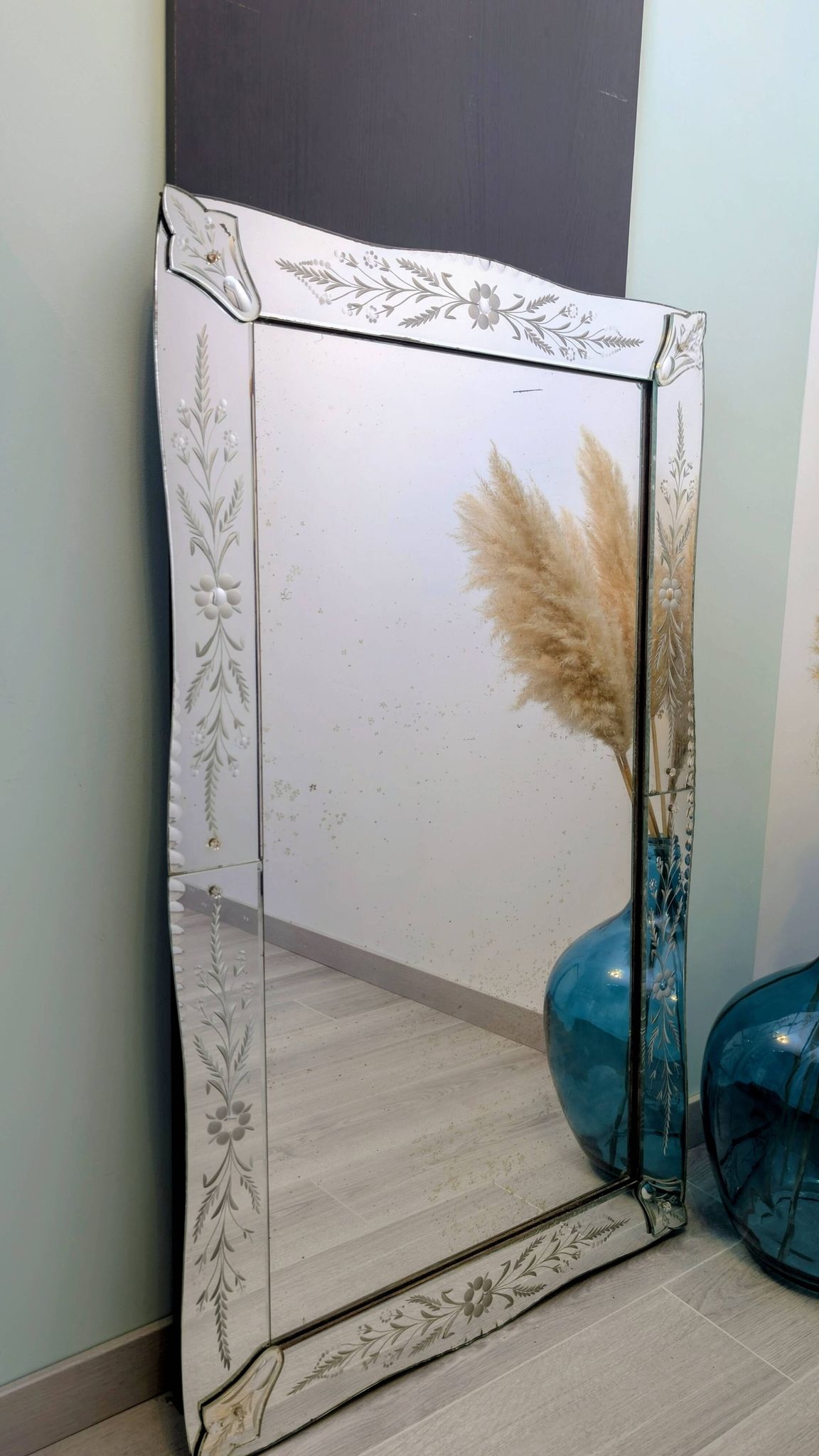 Large antique Venetian mirror – Murano flowers and engravings – 123 x 75 cm