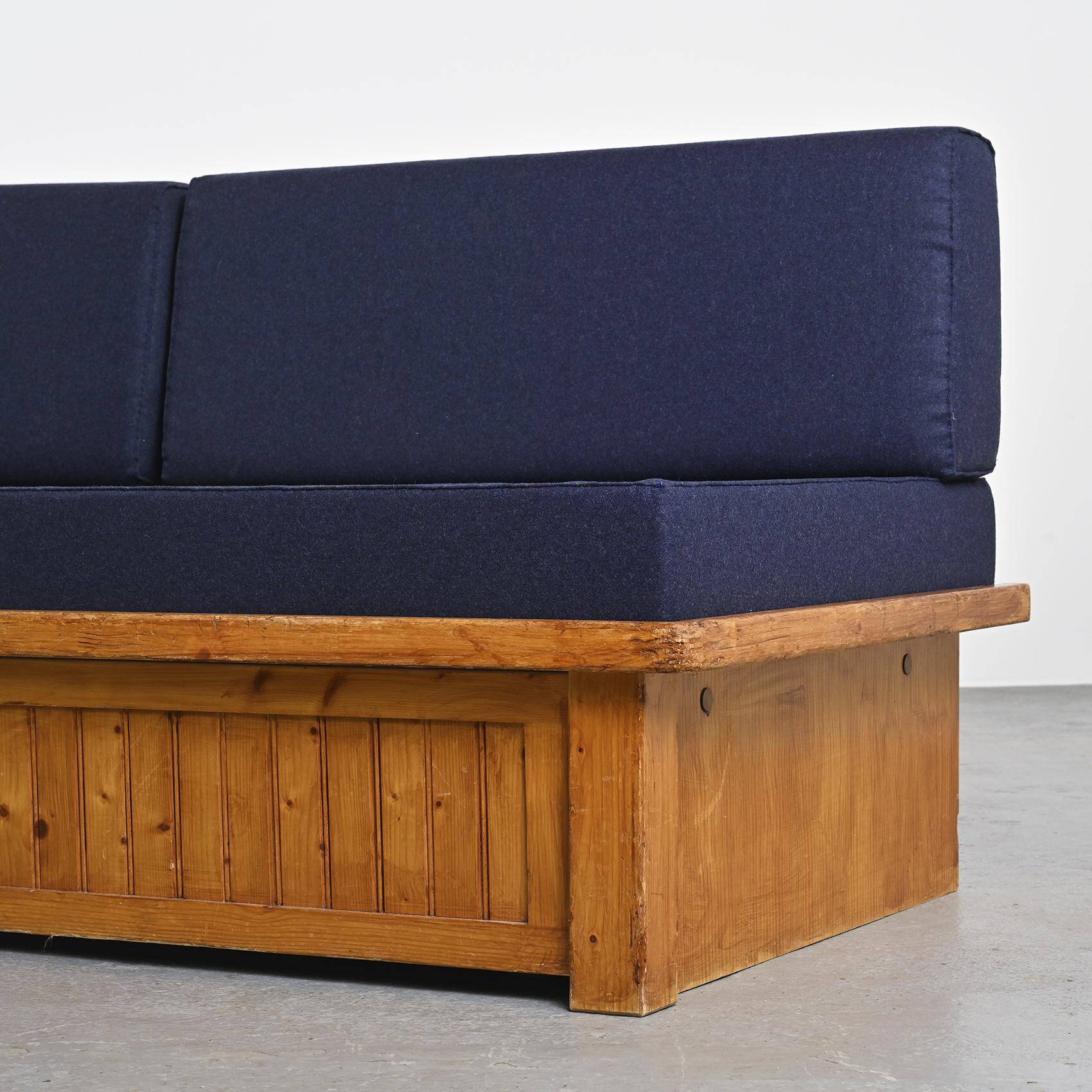 Banquette-lit par Charlotte Perriand, Les Arcs 1970