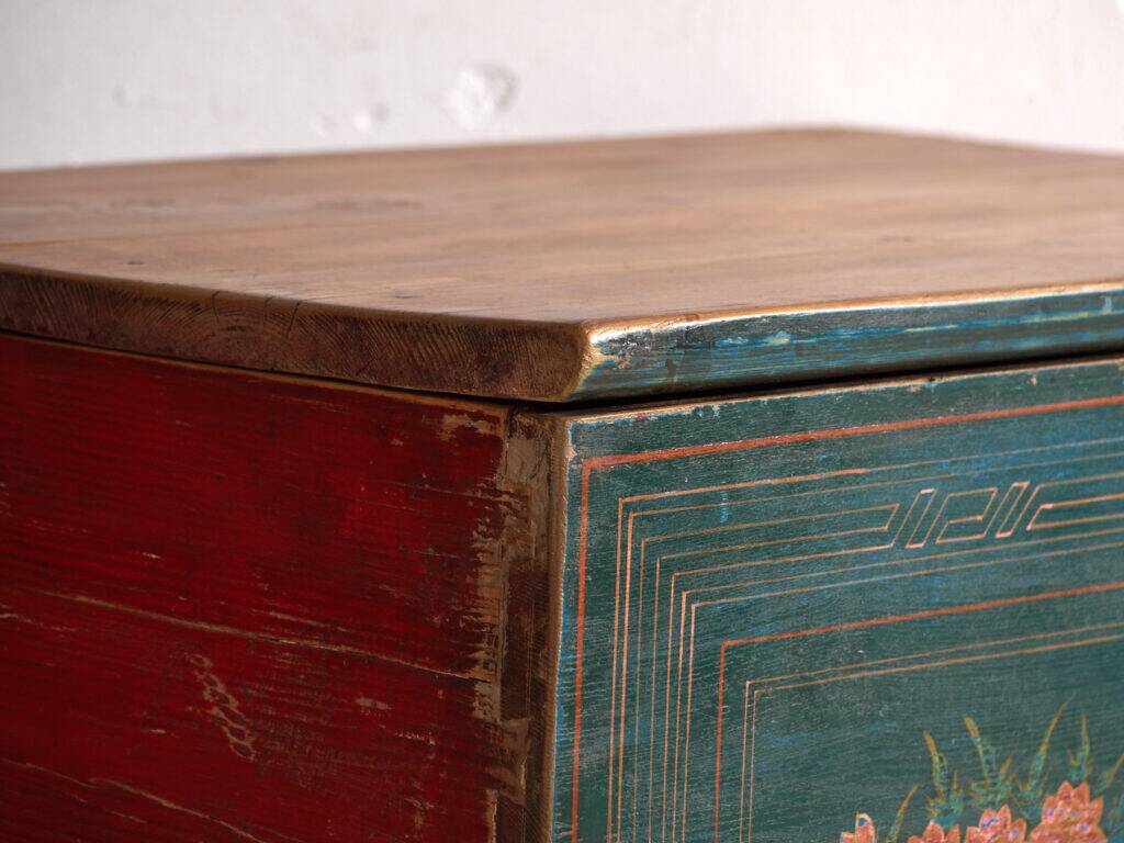 Antique Chinese chest in green lacquered elm – China, circa 1900