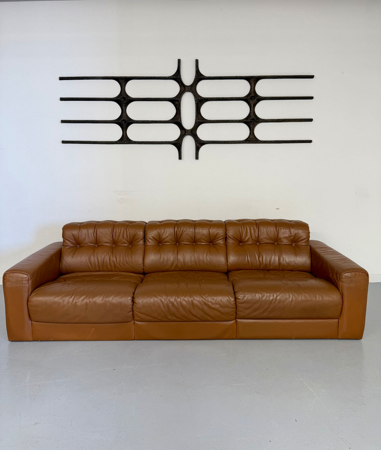 XXL wall sculpture in cast aluminium, 1970s Brutalist design.