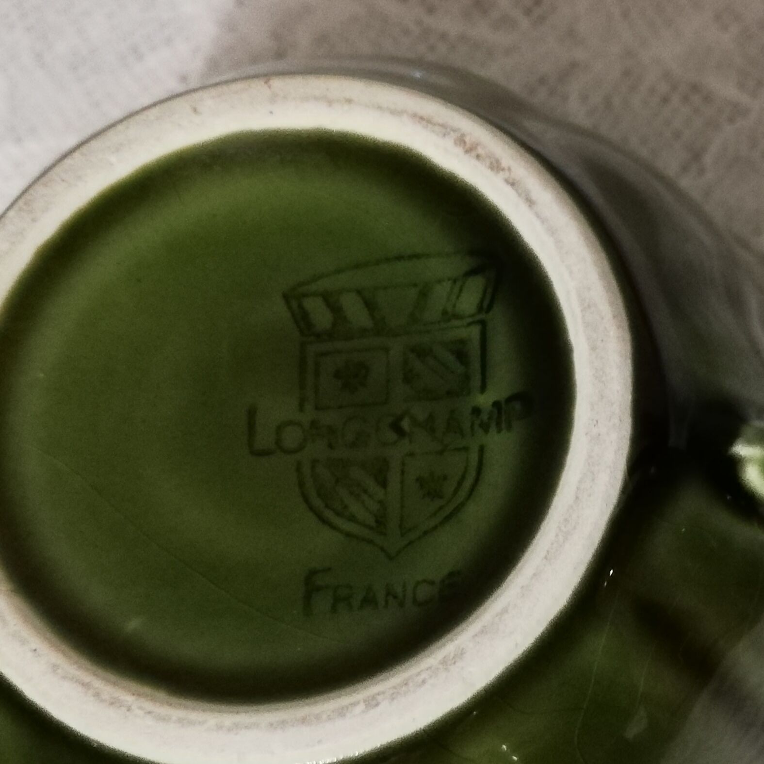 5 coffee or tea cups signed Longchamp