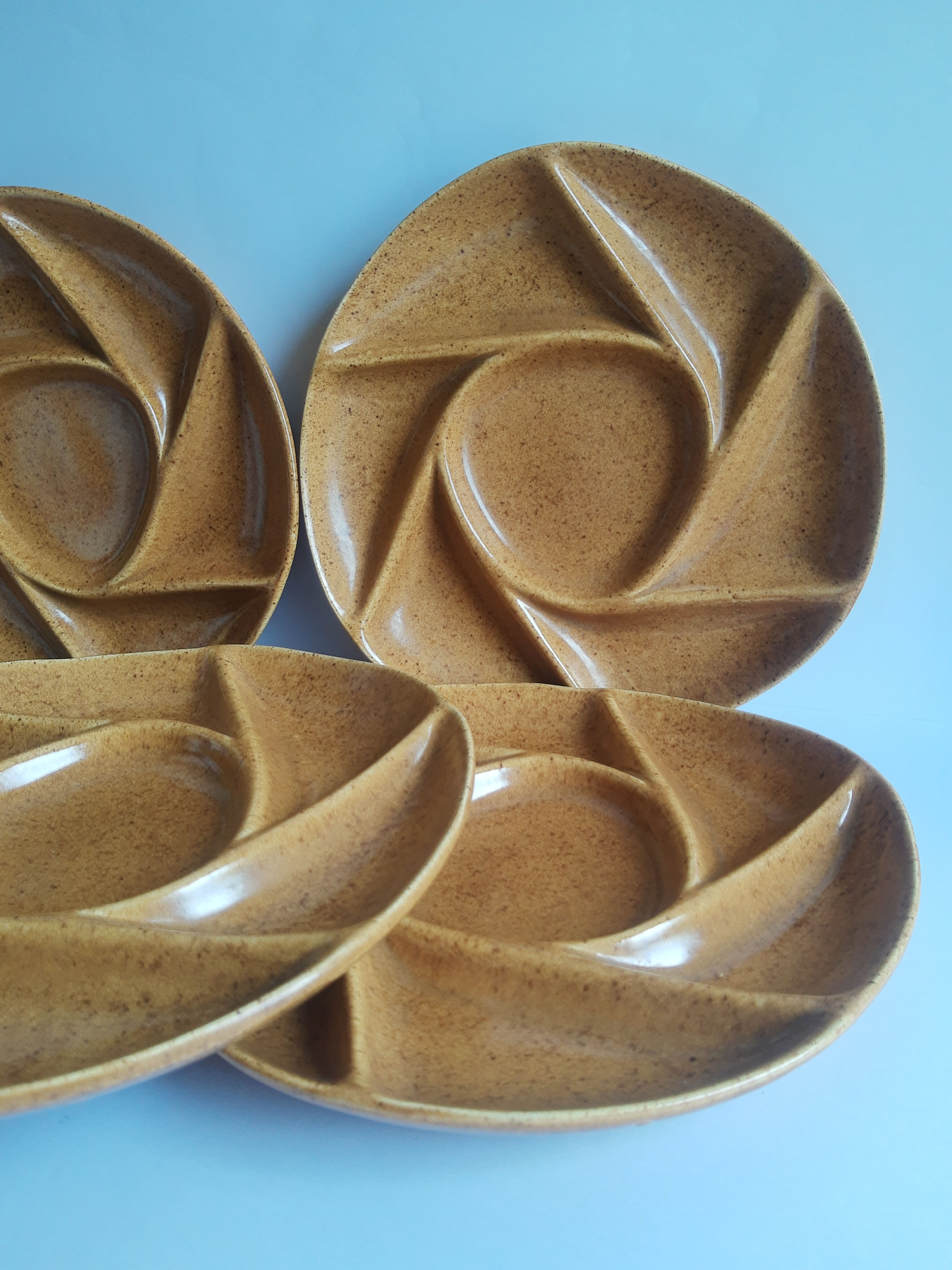 Set of 5 plates with compartments in vintage Longchamp sandstone