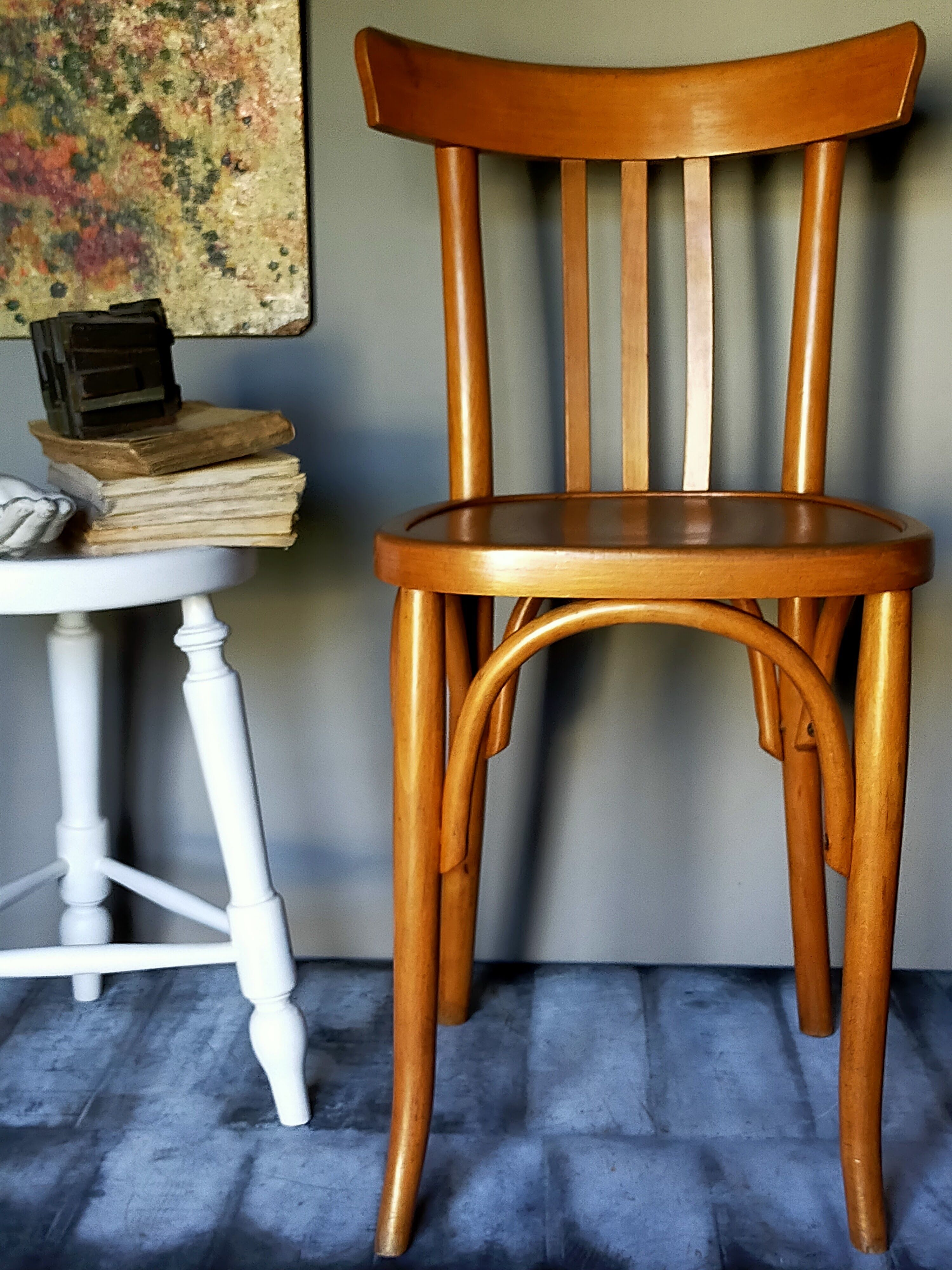 Mahieu curved wooden bistro chair