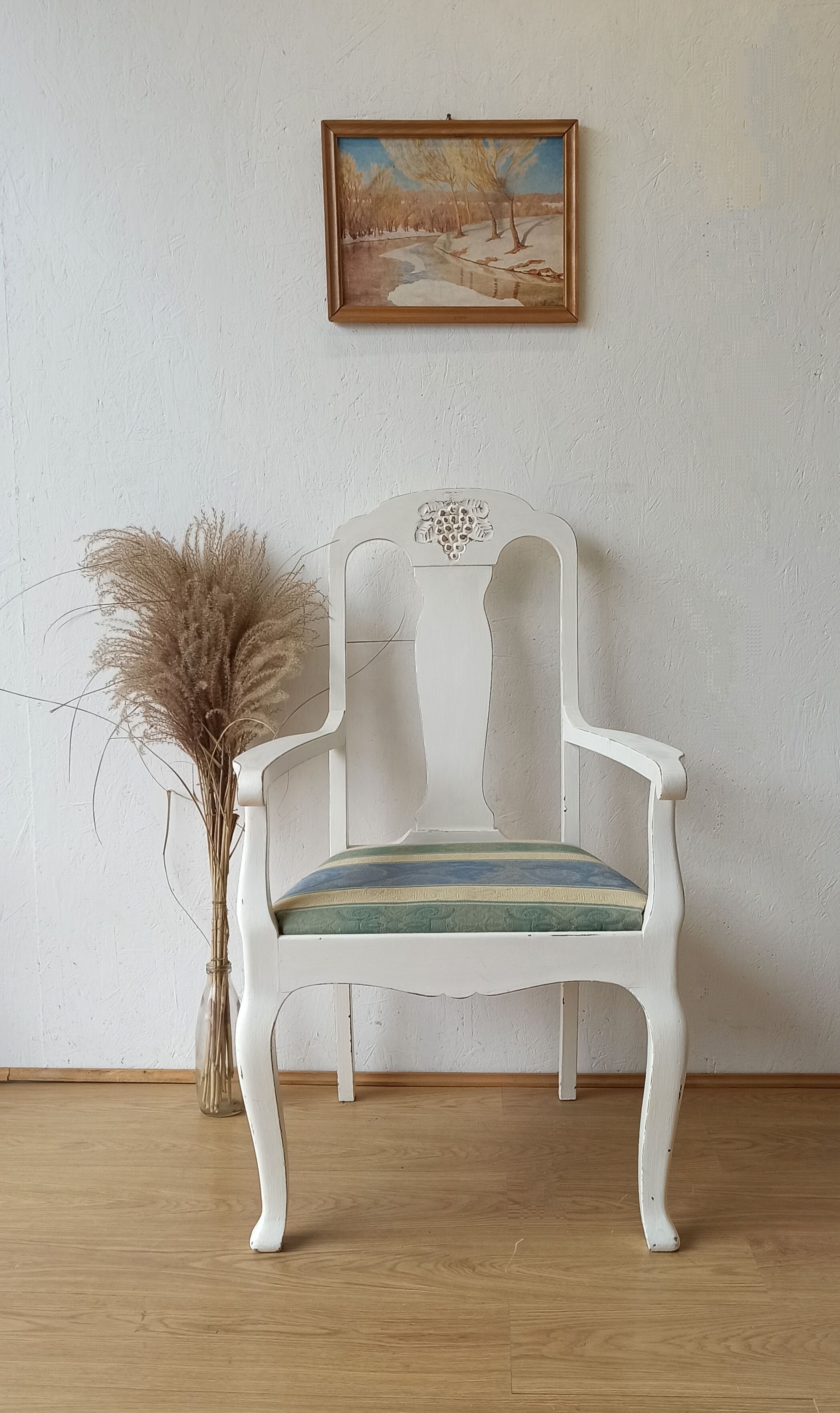 White throne / chair sweden