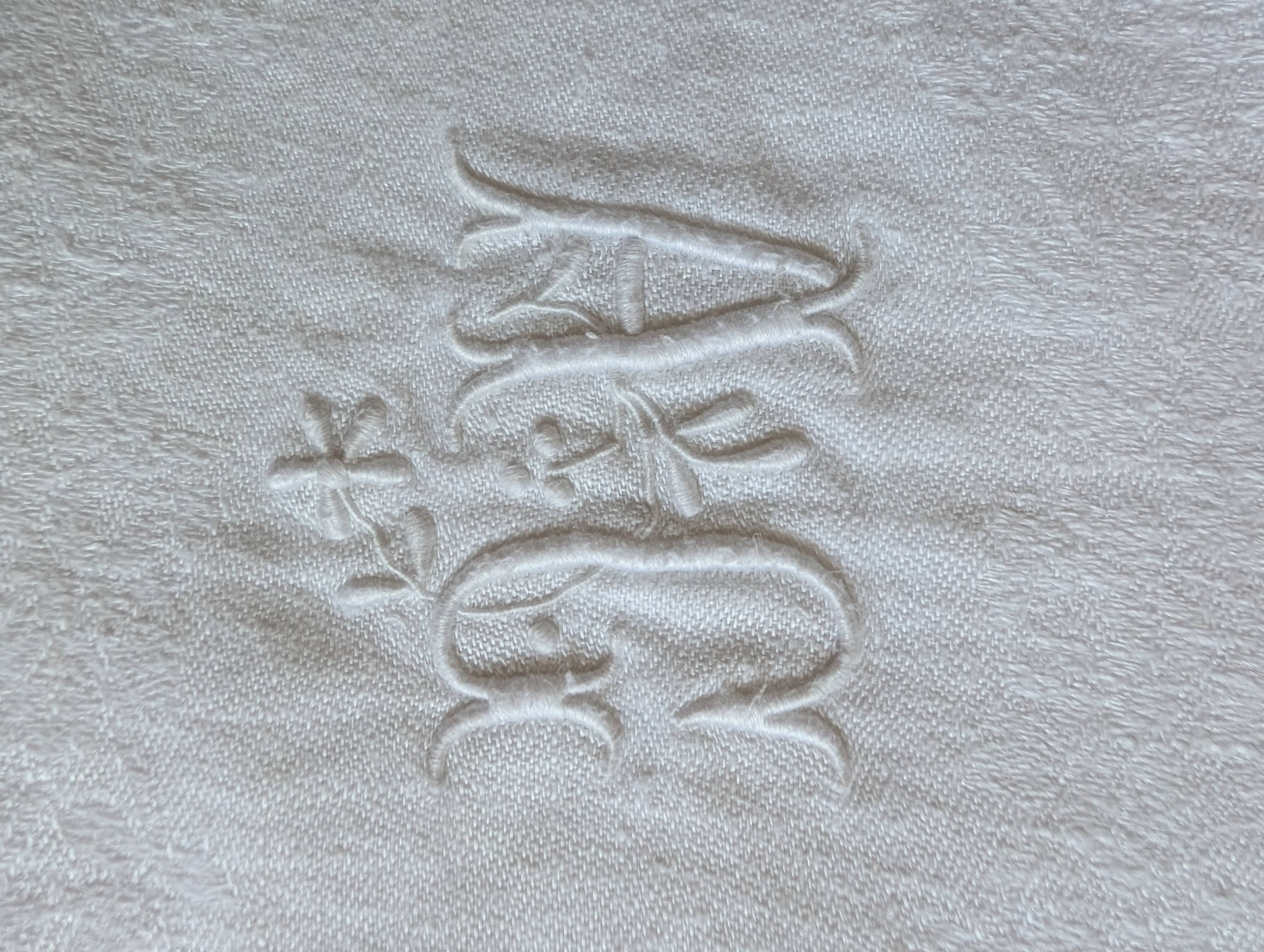 Set of 12 embroidered initial napkins - AG