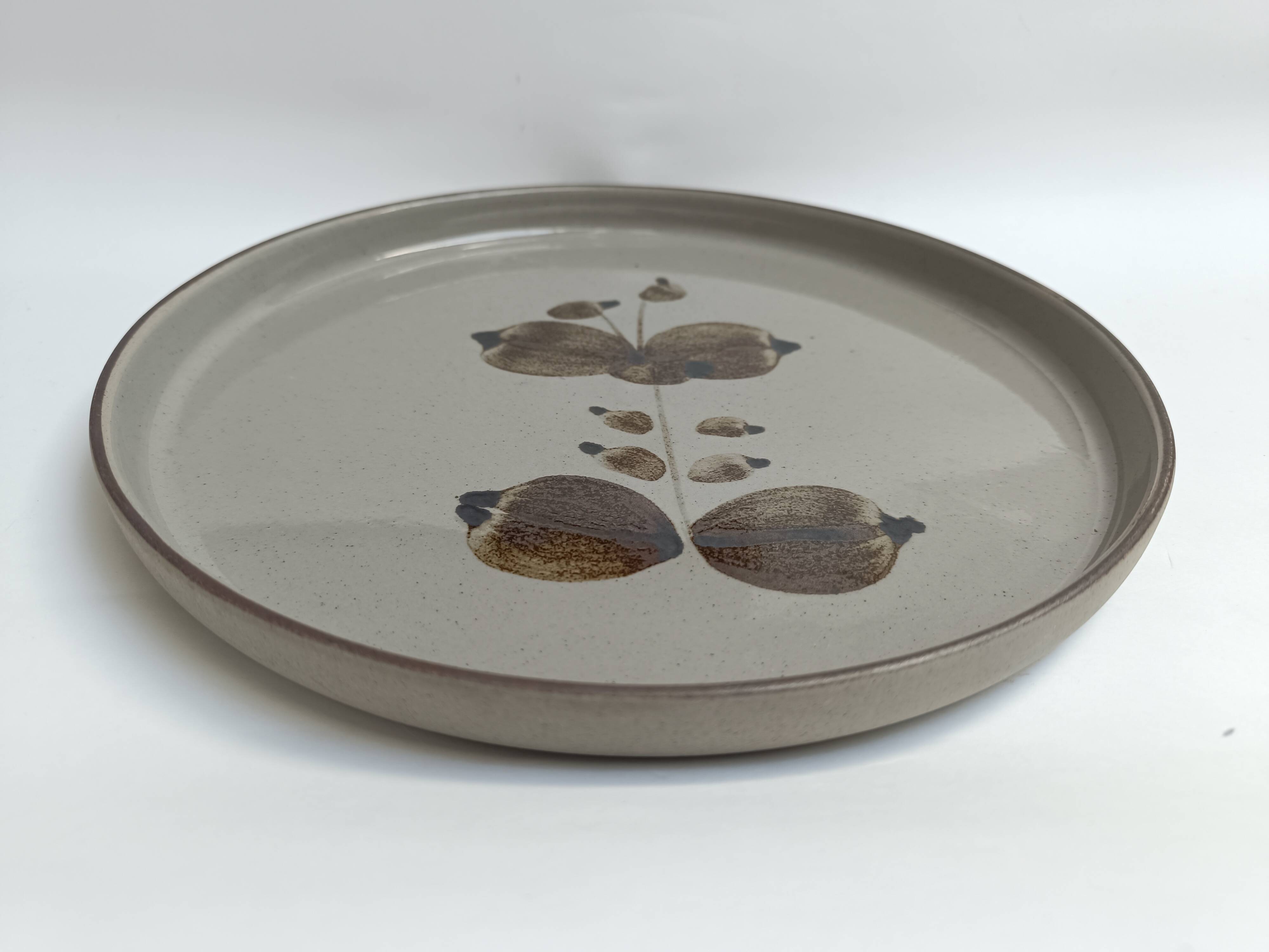 Arnon stoneware round serving dish