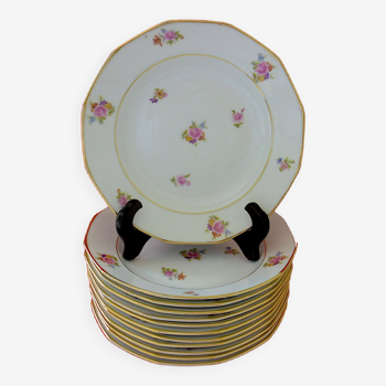 Suite de douze (12) assiettes à potage dodécagonales en porcelaine de Limoges à décor floral