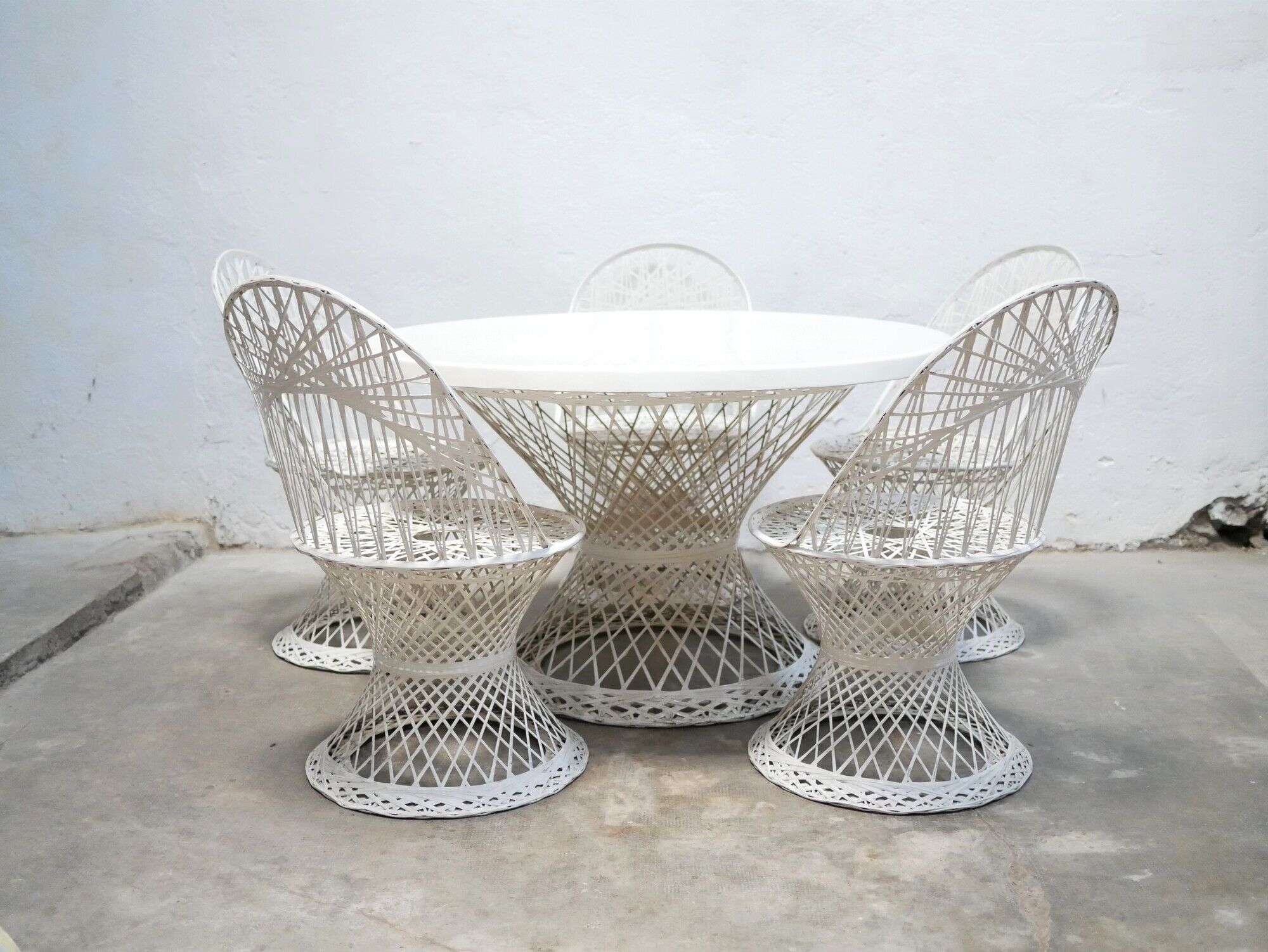 Garden table and 5 vintage fiberglass chairs by Russell Woodard