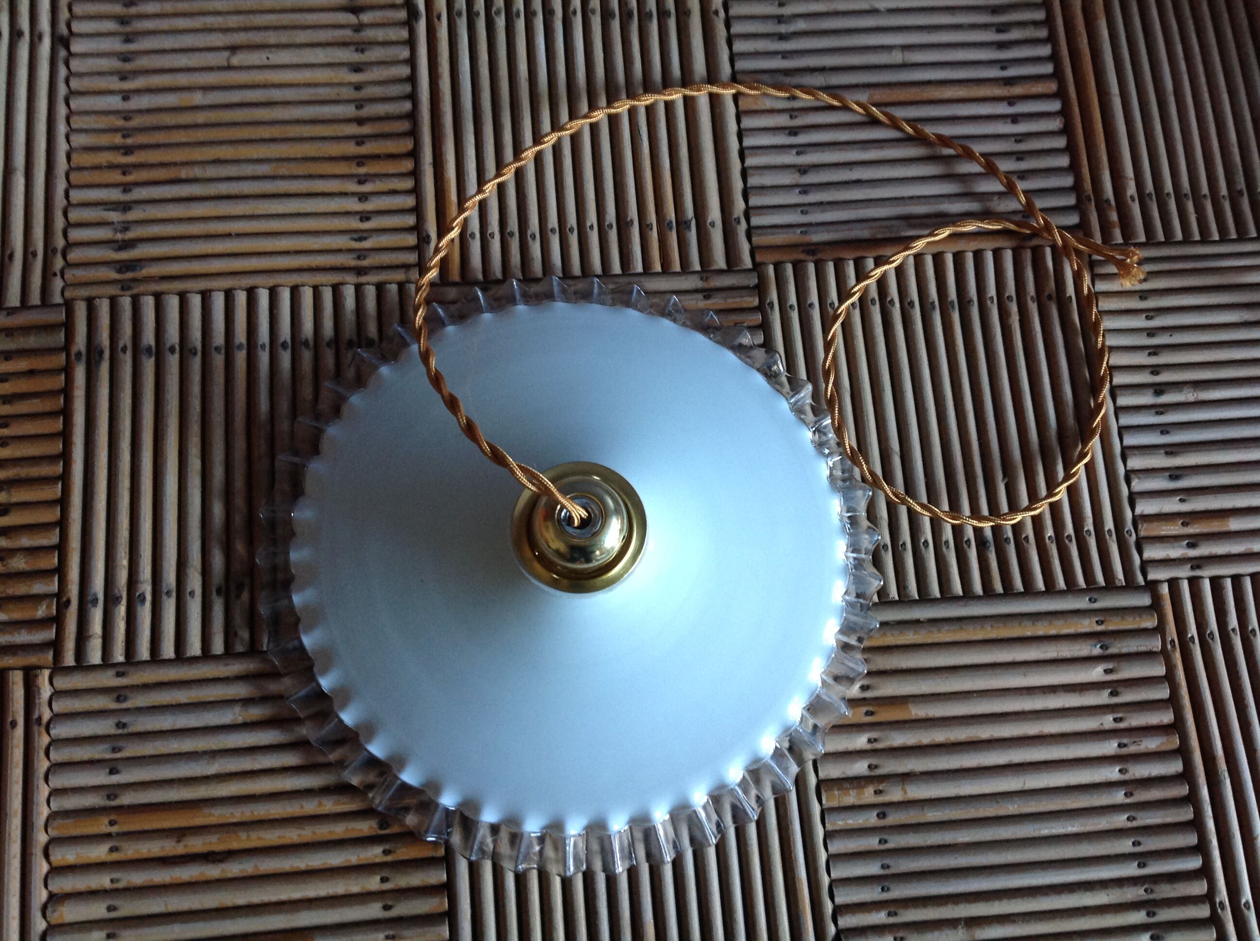 Suspension en opaline blanche