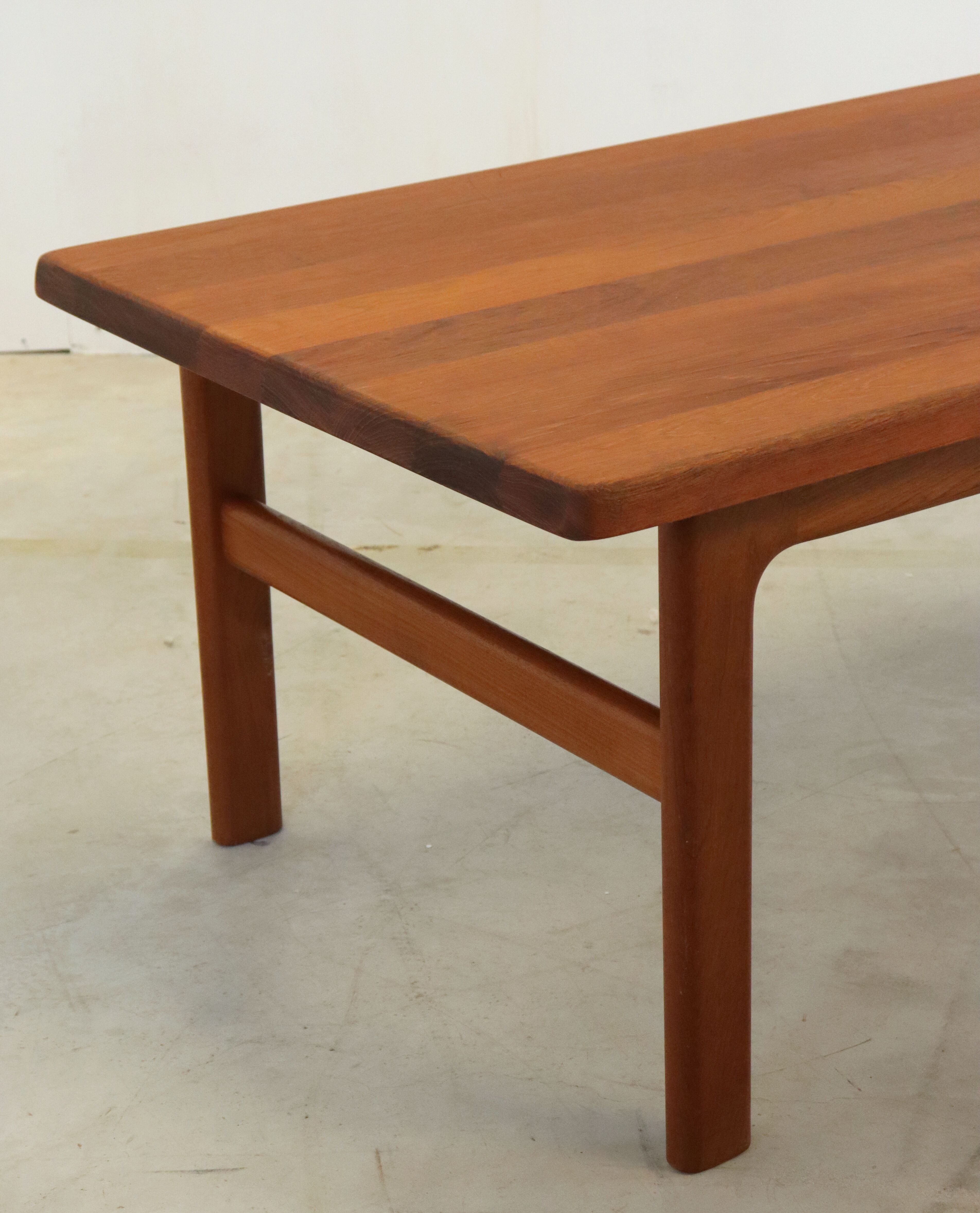 Niels Bach danish design teak coffee table 'Bratbjerg'