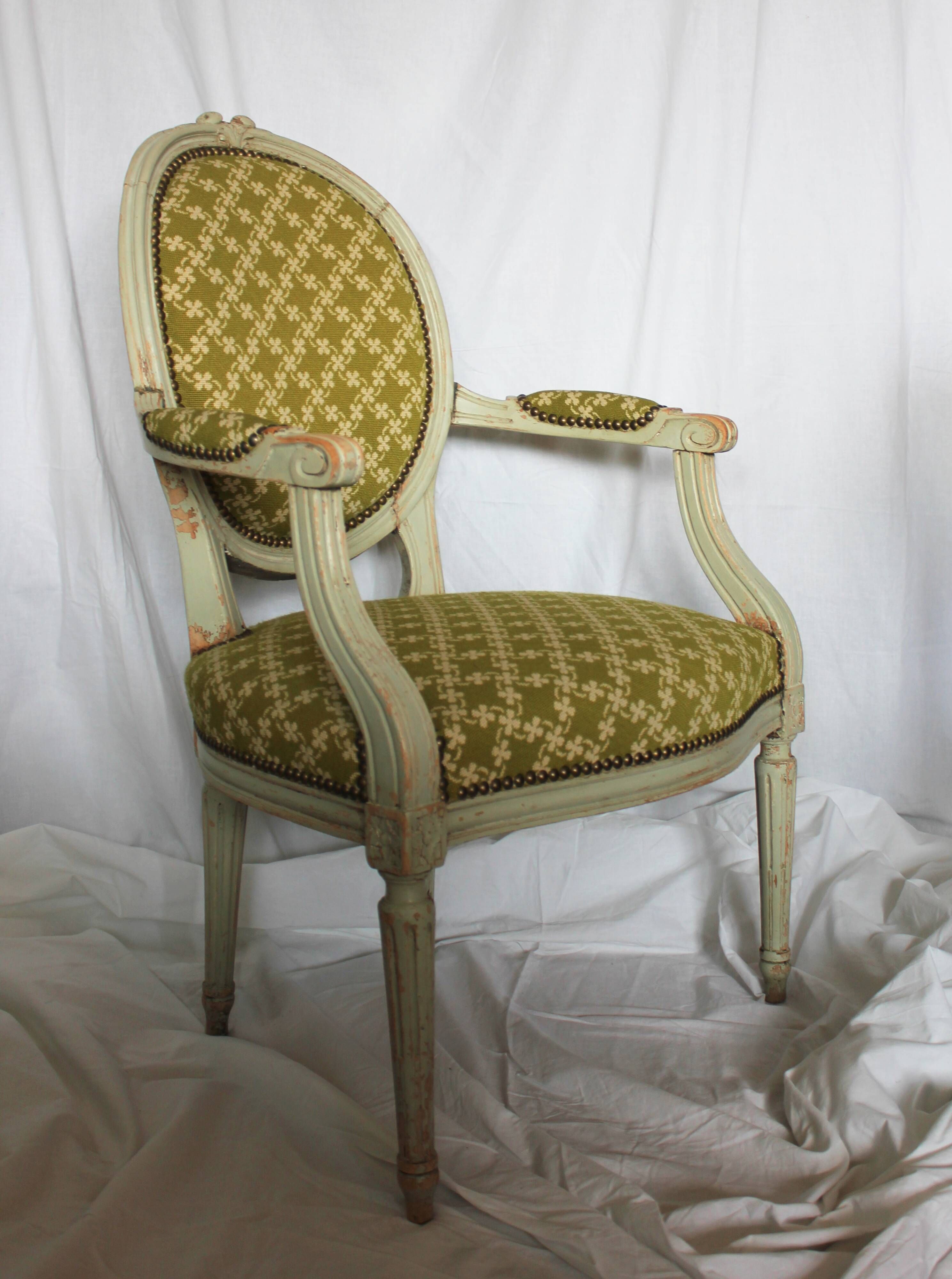 Fauteuil médaillon à bras style Louis XVI