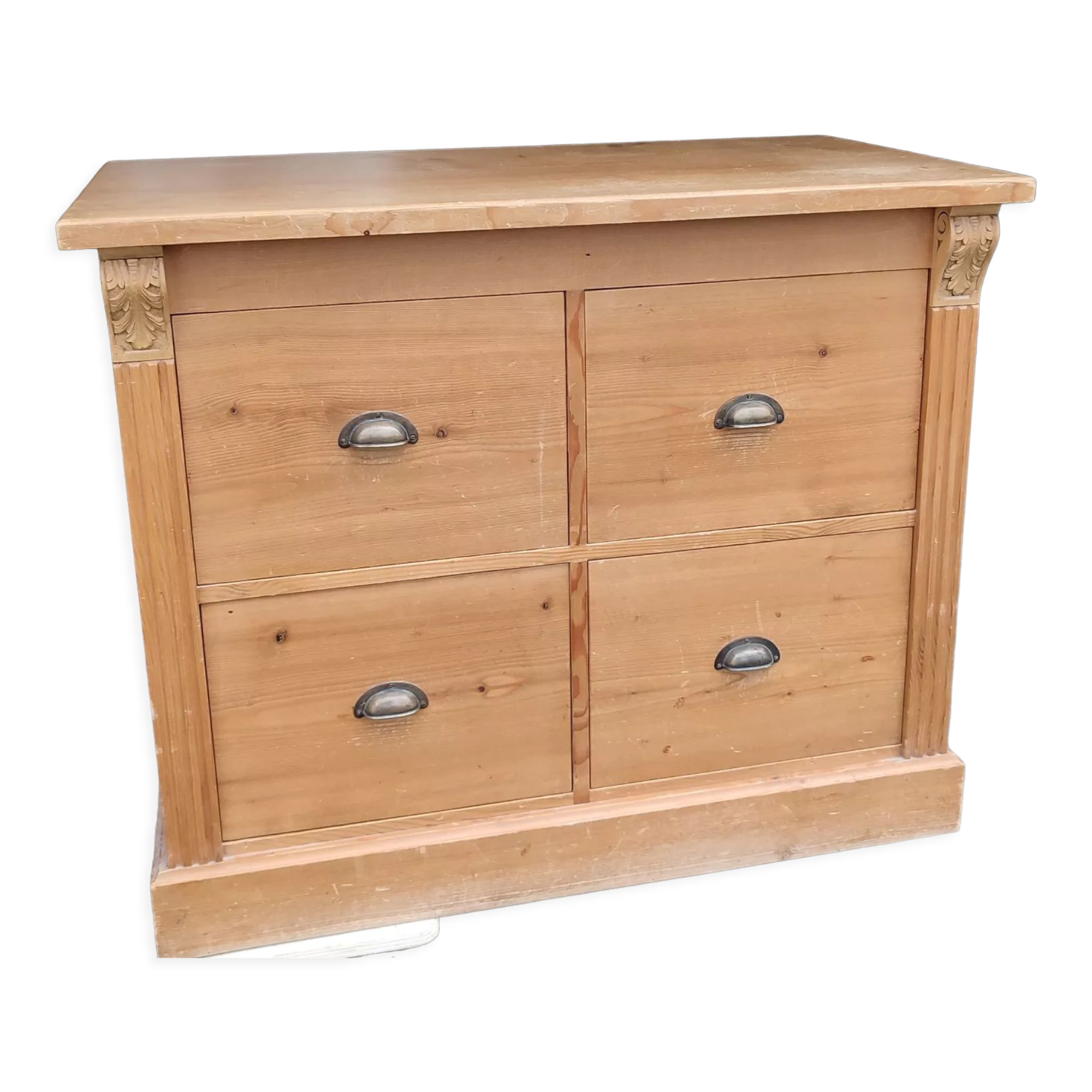 Four-drawer chest of drawers