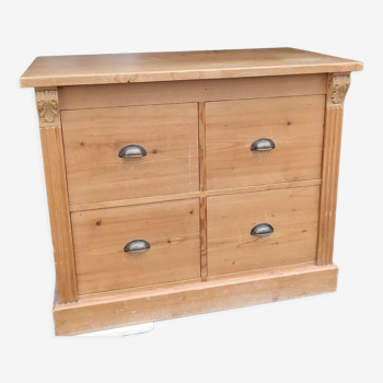 Four-drawer chest of drawers