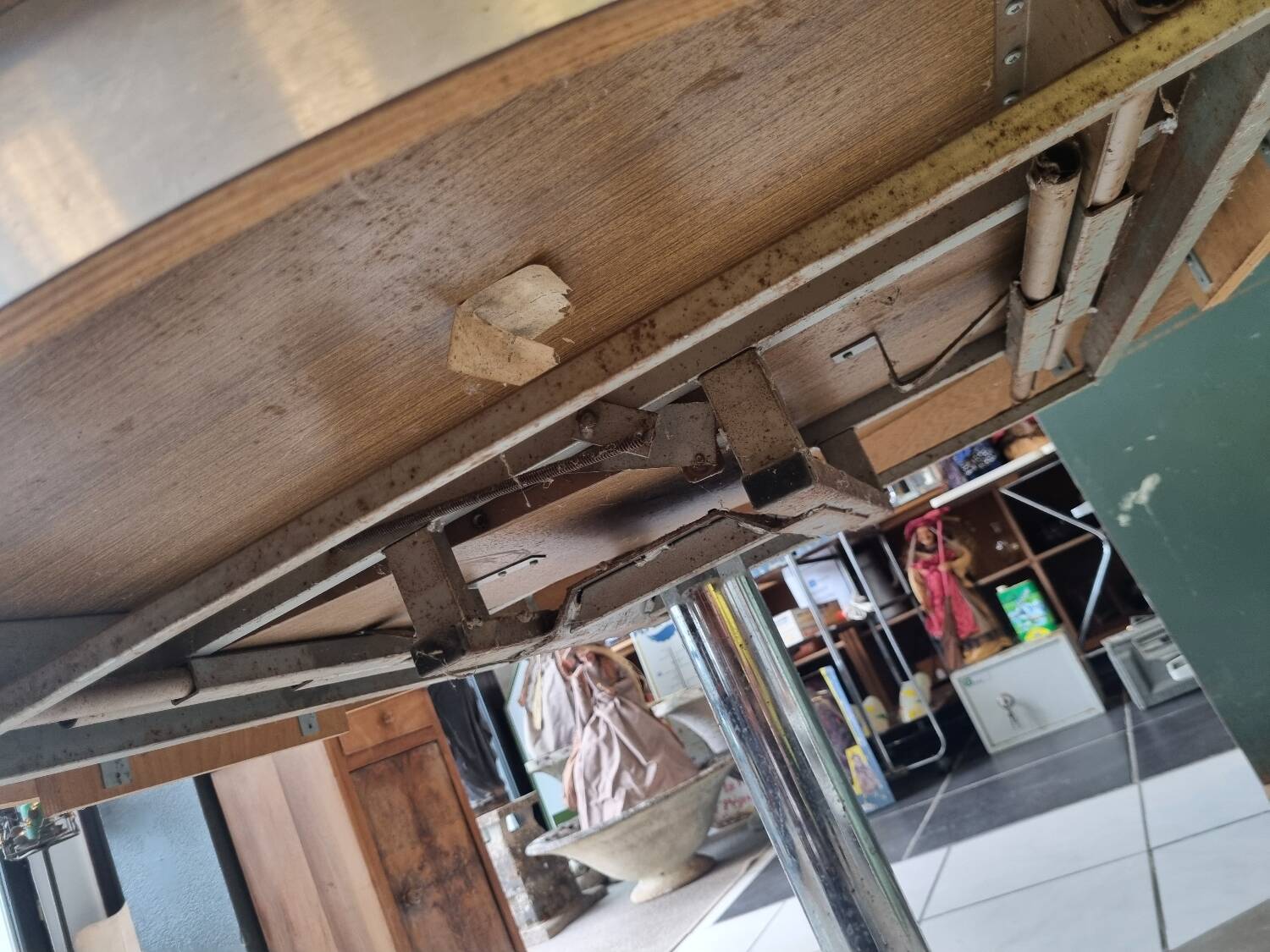 Vintage formica table with chrome leg and extension