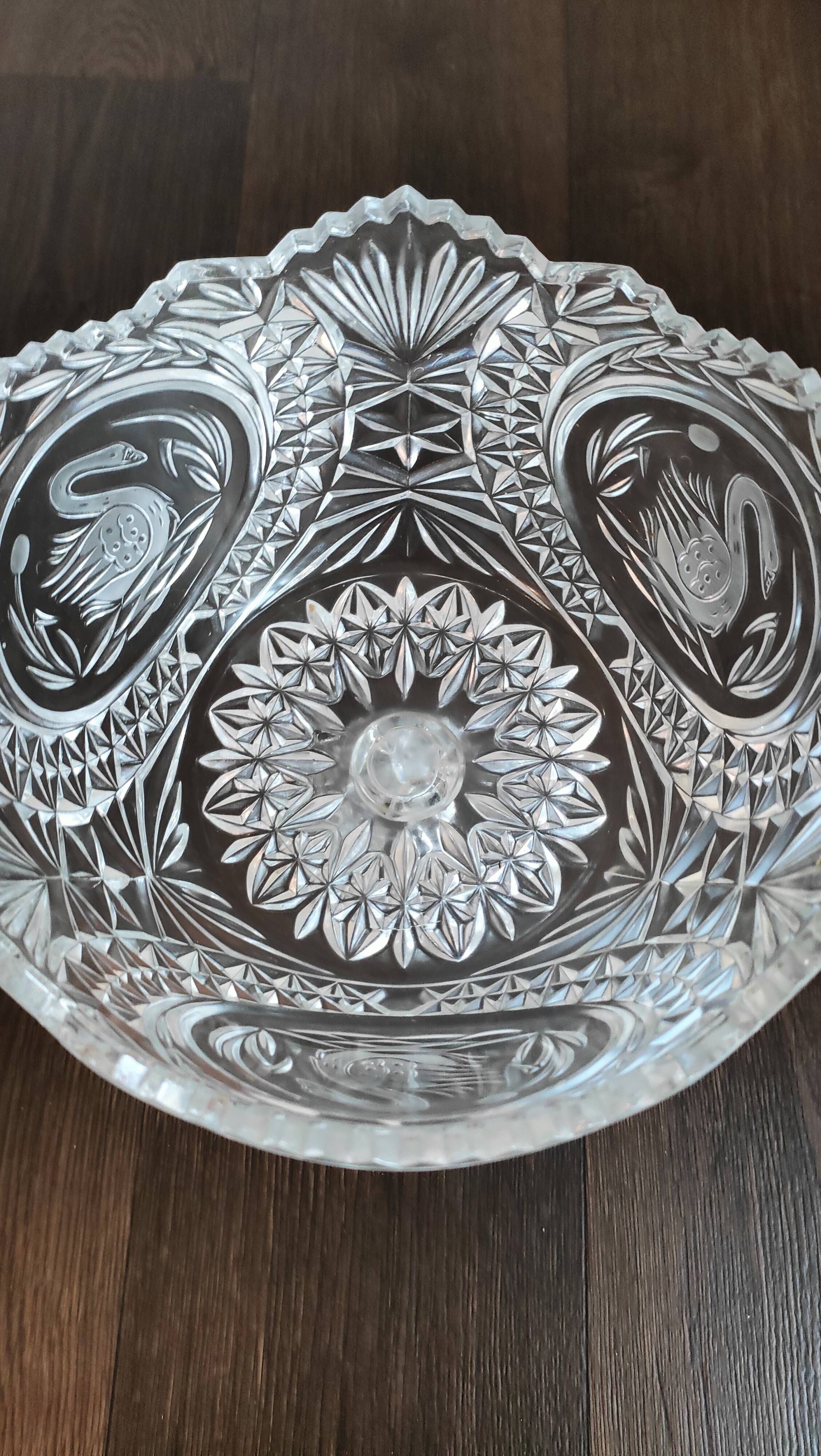 Large cut crystal bowl on a stand, swans – H 23 x Ø 20 cm – vintage