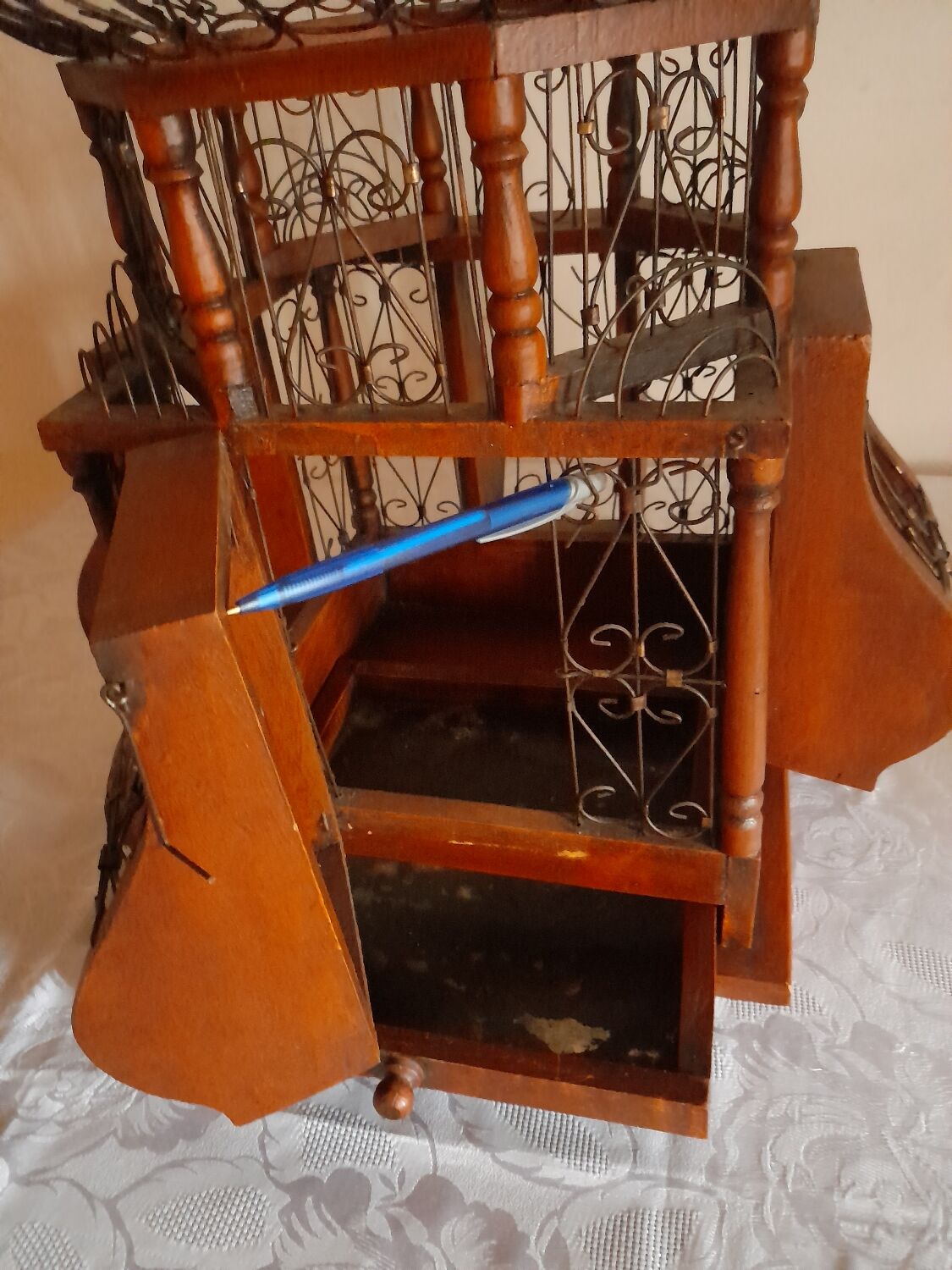 Hot air balloon style birdcage