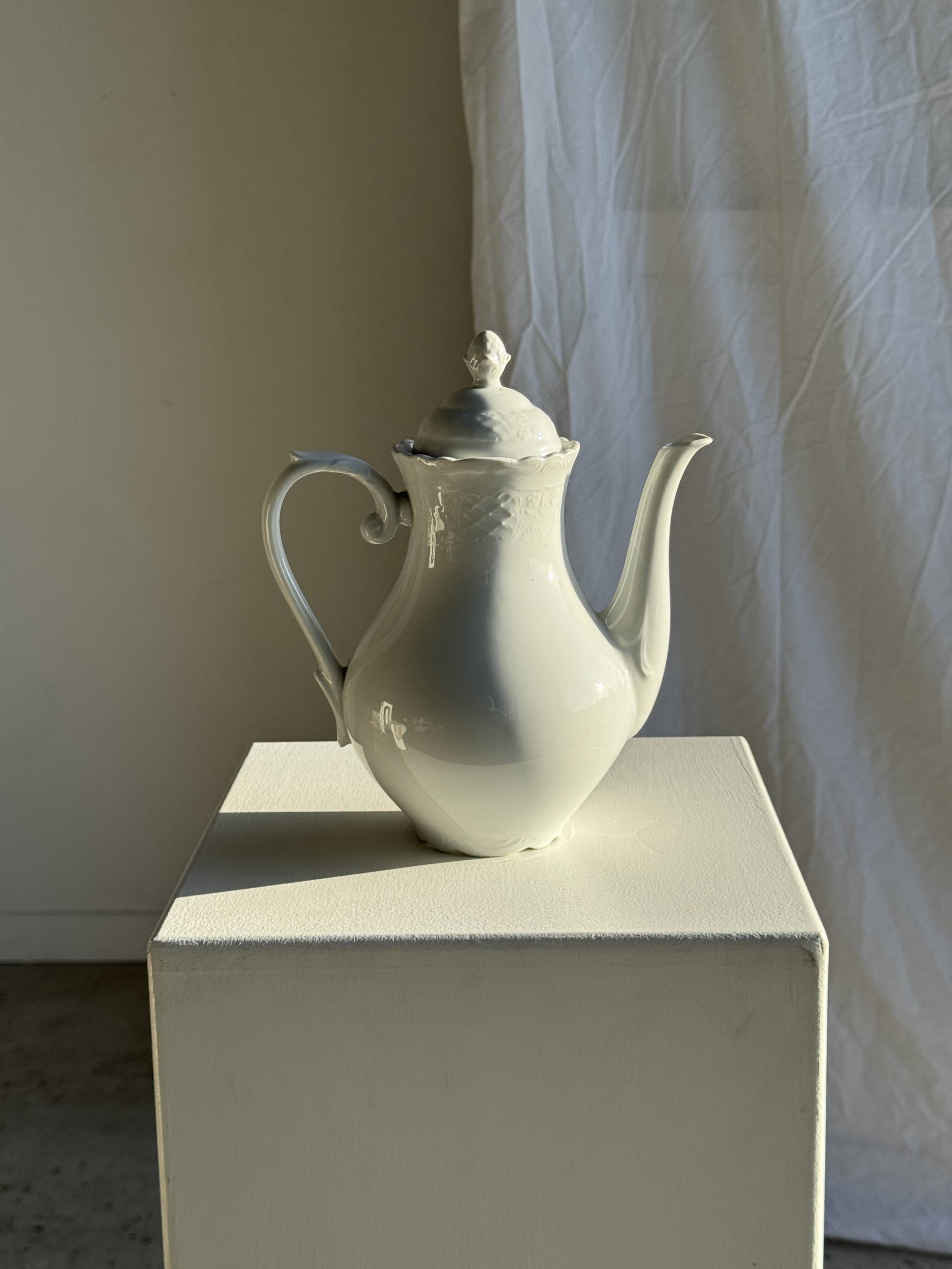 White Bavarian porcelain teapot H27