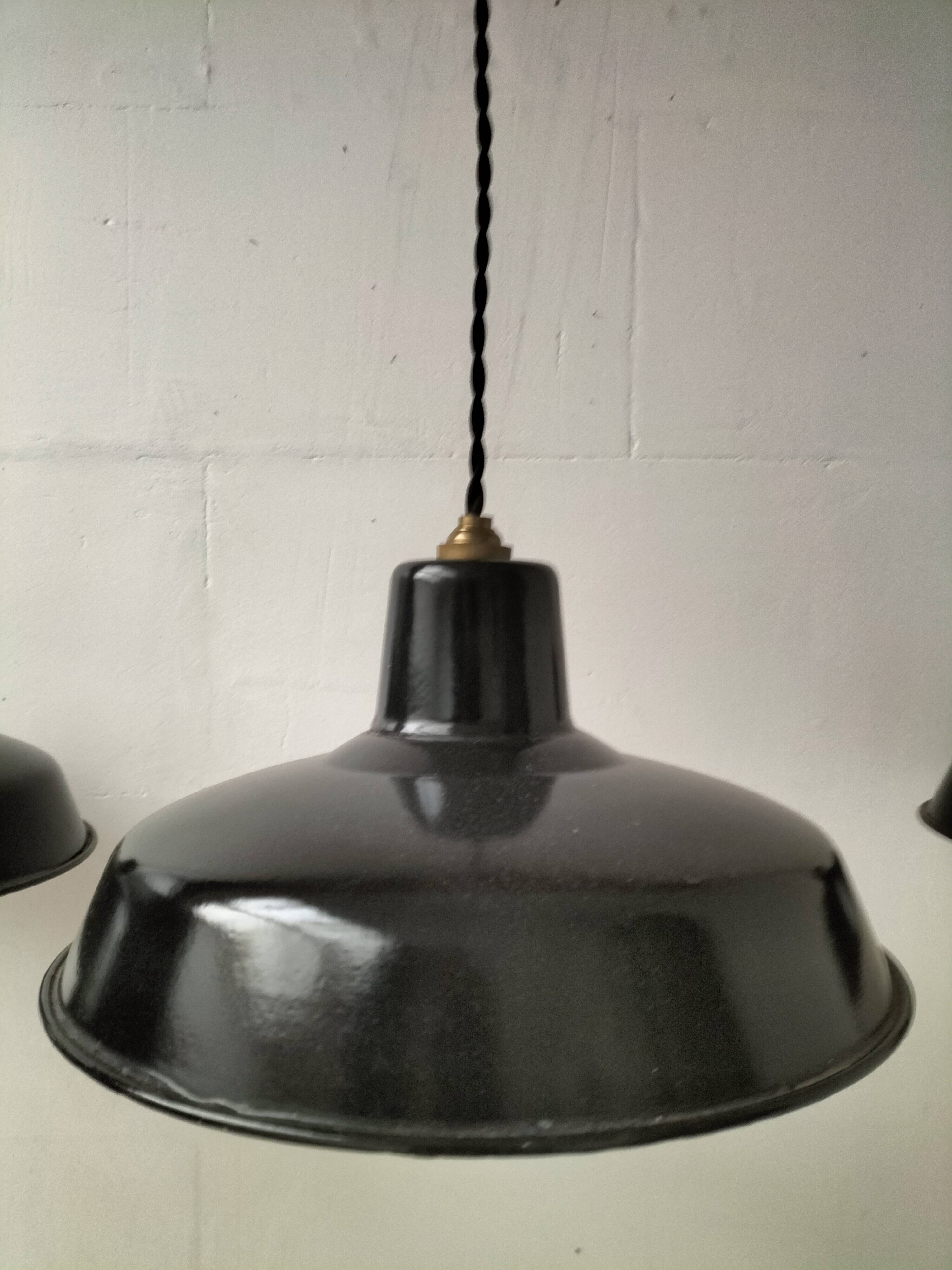 Enamelled sheet metal suspensions