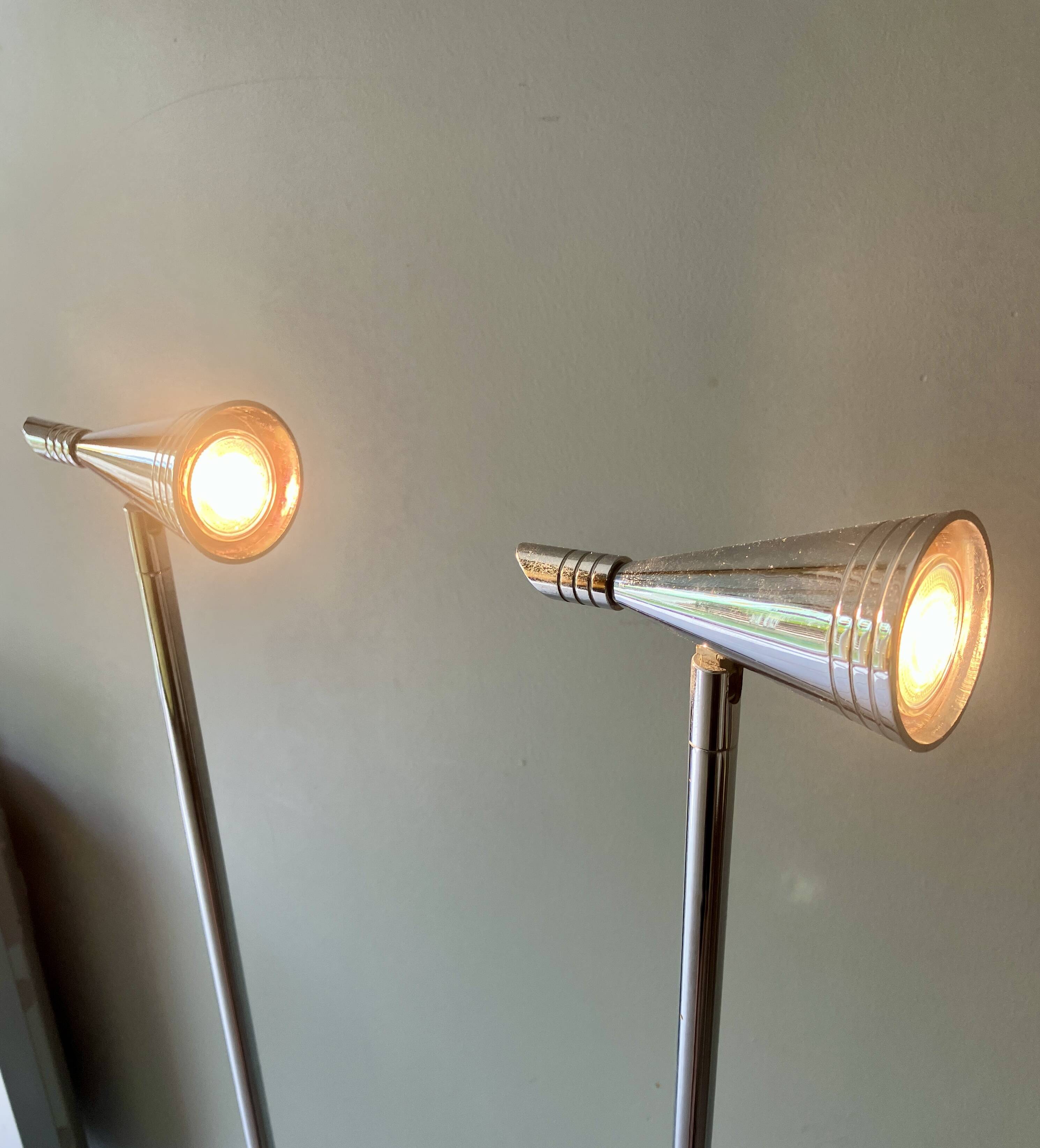 Paire de lampadaires Herstal acier chromé