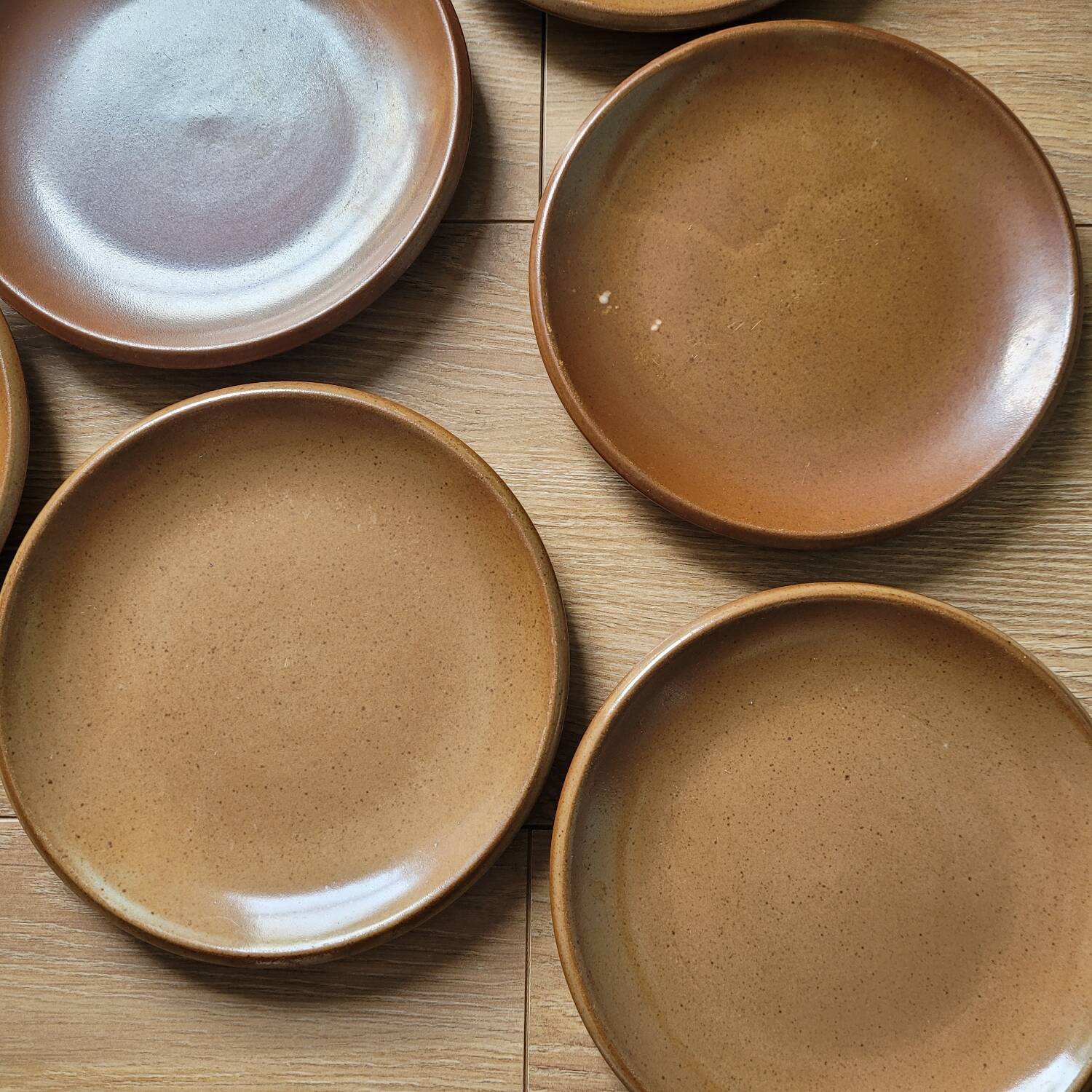 Stoneware dessert plates