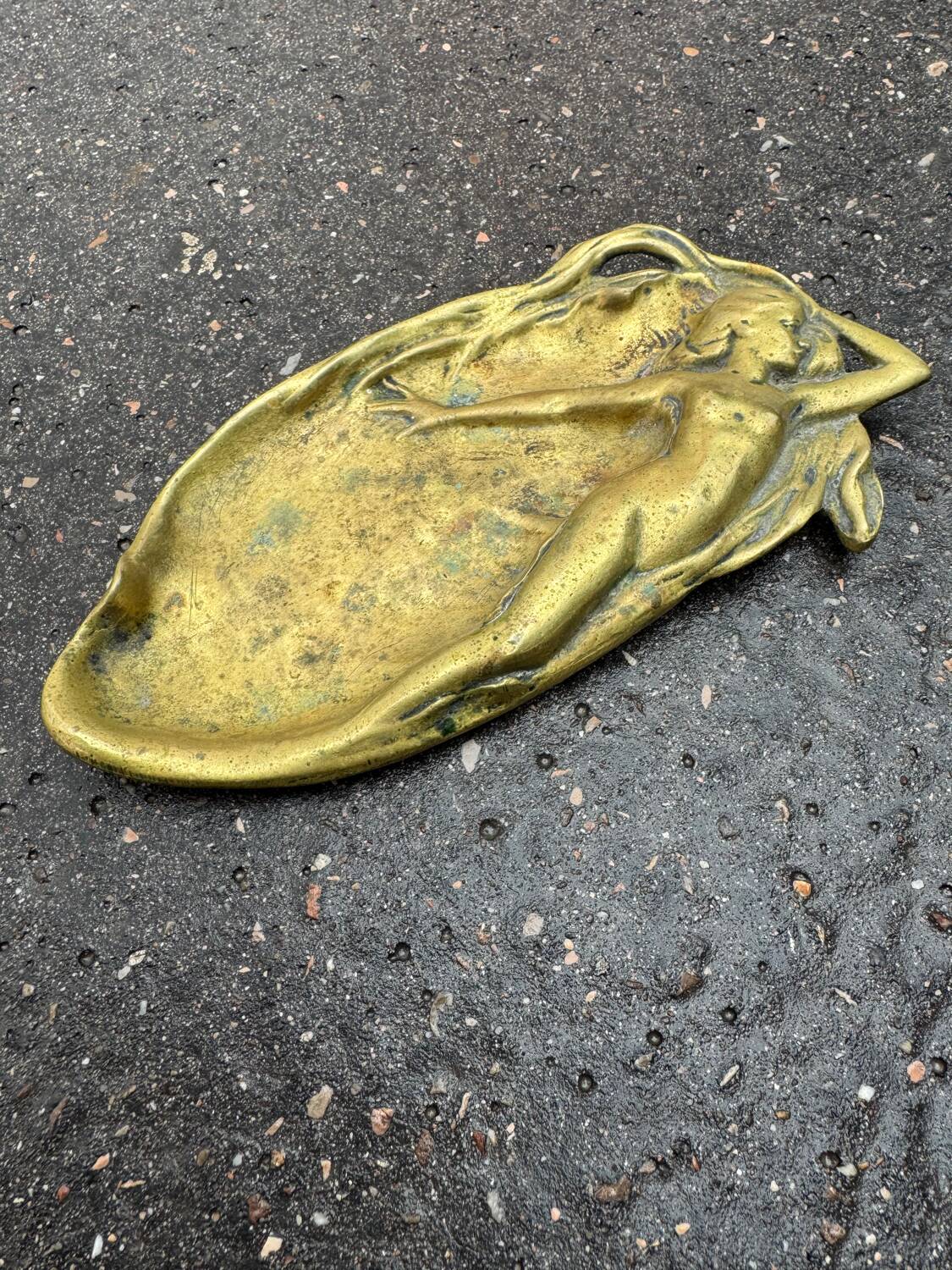 Art Nouveau bronze catchall