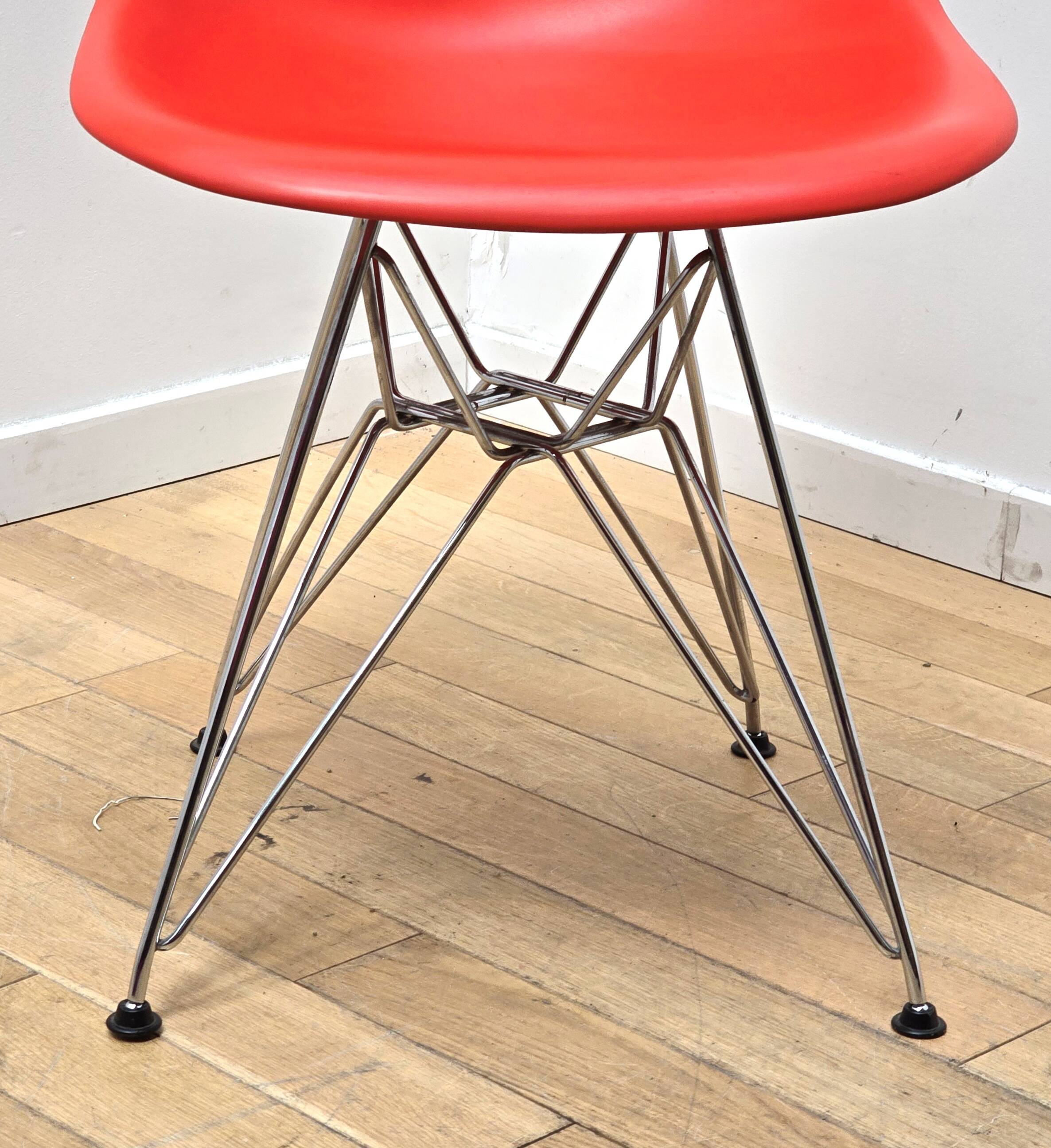 Suite de 5 chaises DSR, Charles & Ray Eames
