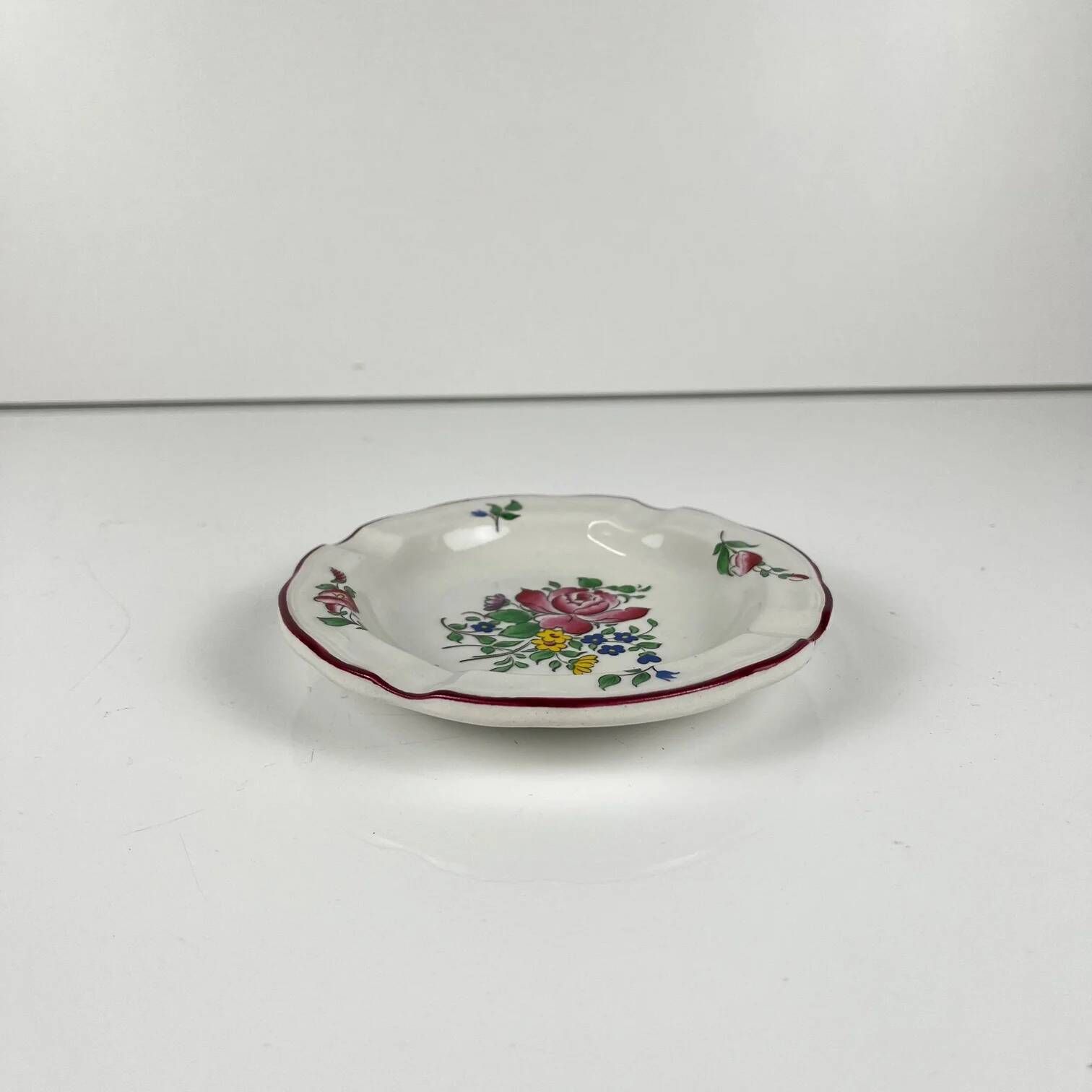 Ashtray, street lamp model by KG Lunéville, rose pattern.