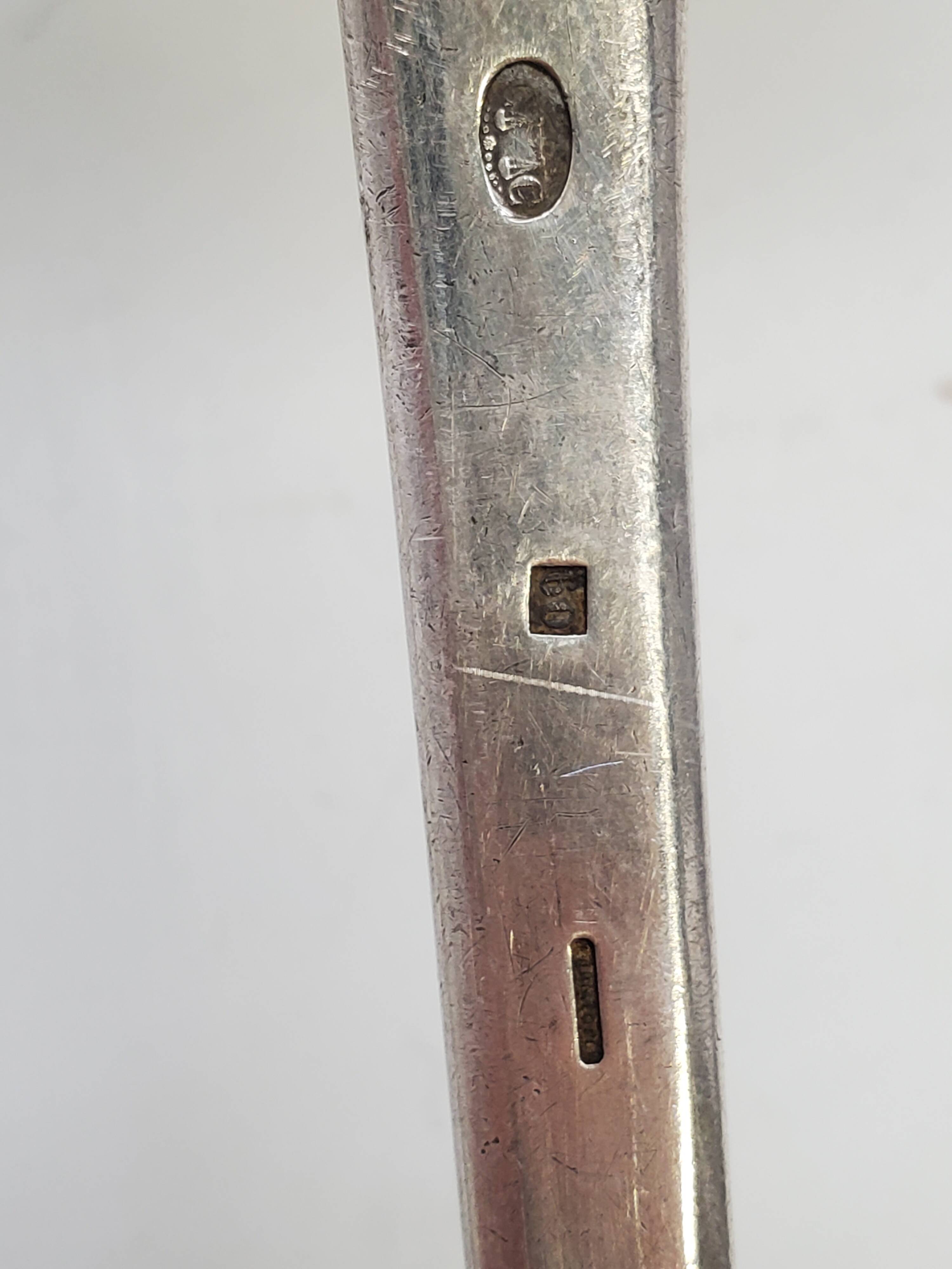 2 louches en métal argenté, modèle uniplat