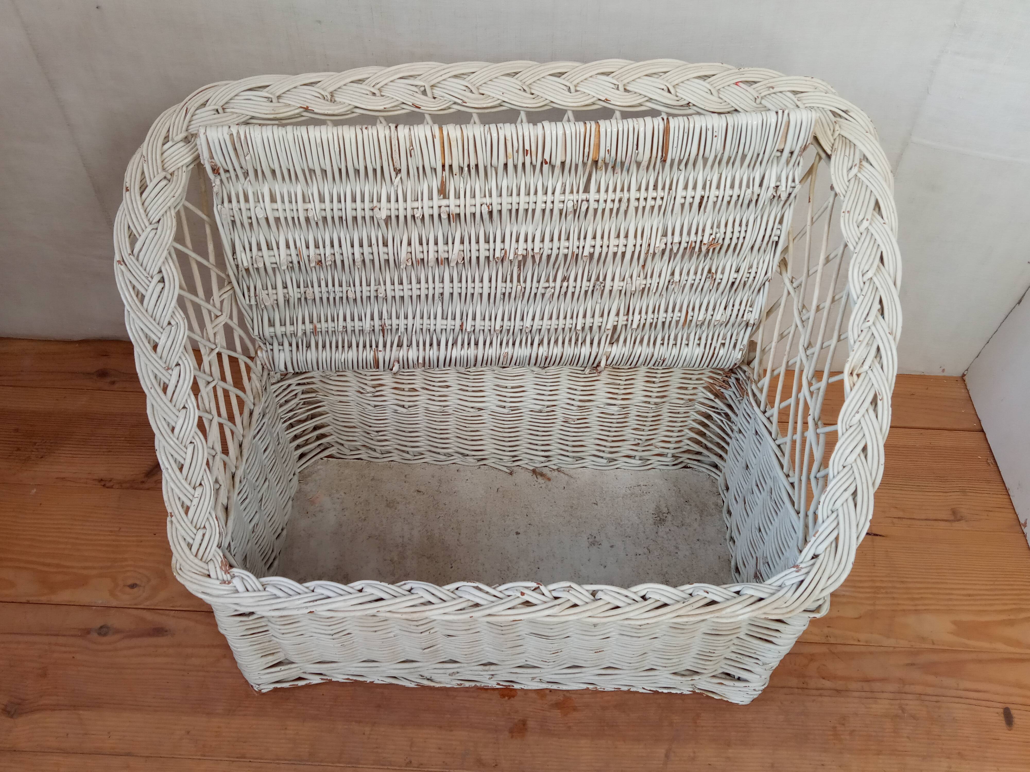 Bench rattan chest