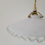 Serrated opaline suspension