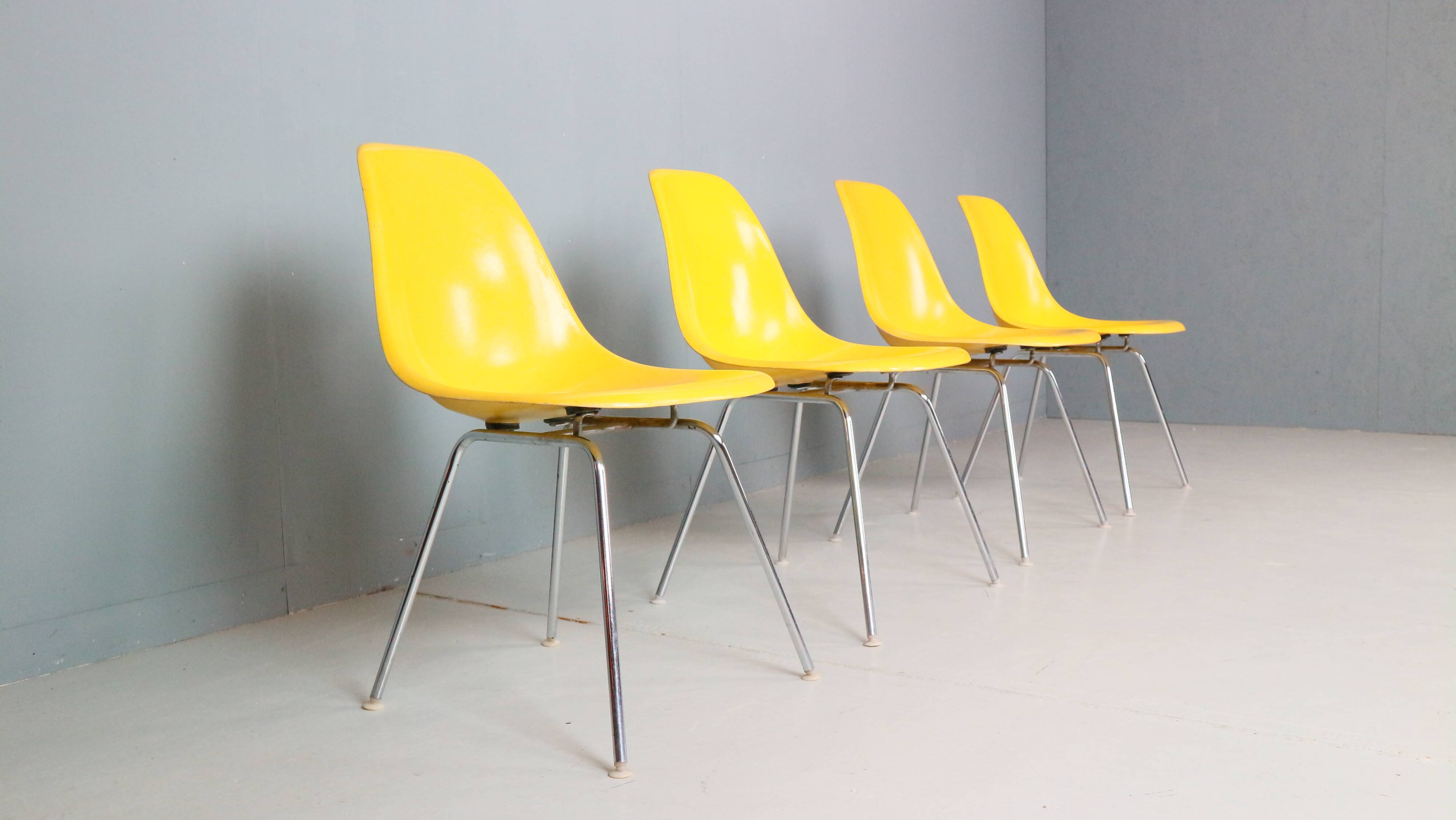 Charles & Ray Eames Set of 4 Yellow "La Fonda" Chairs for Herman Miller, 1960