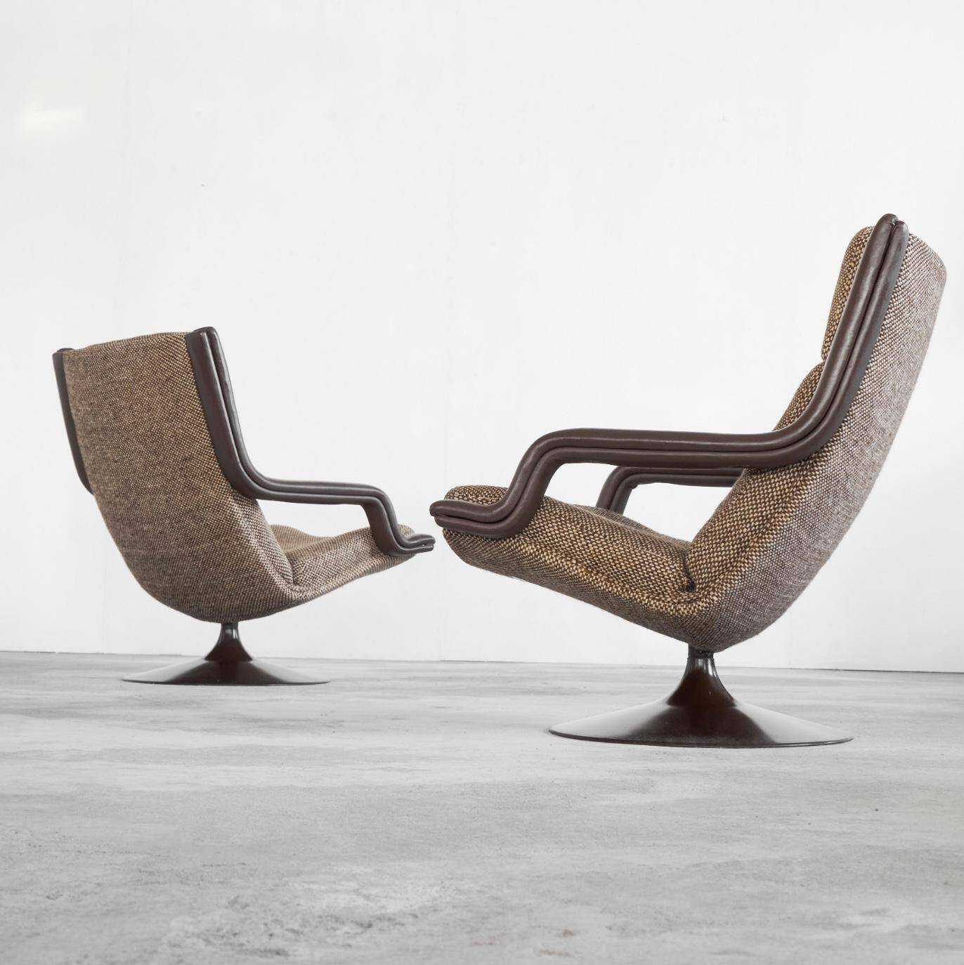 Geoffrey Harcourt, pair of F152 lounge chairs with ottoman for Artifort, 1975.