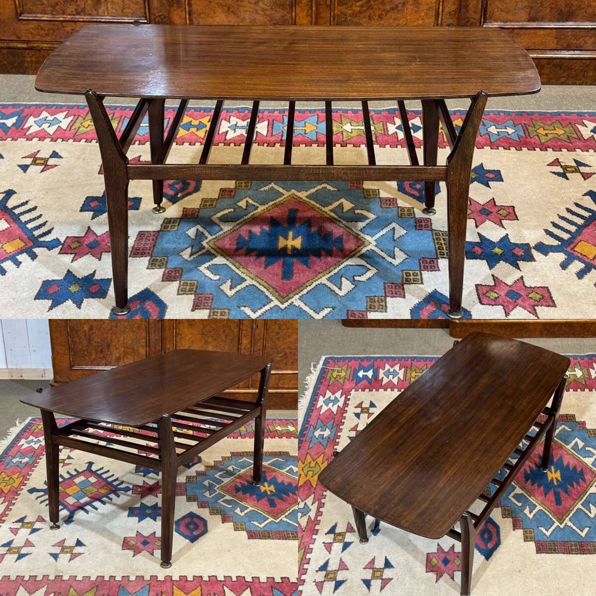 Table basse anglaise en acajou et hêtre des années 70