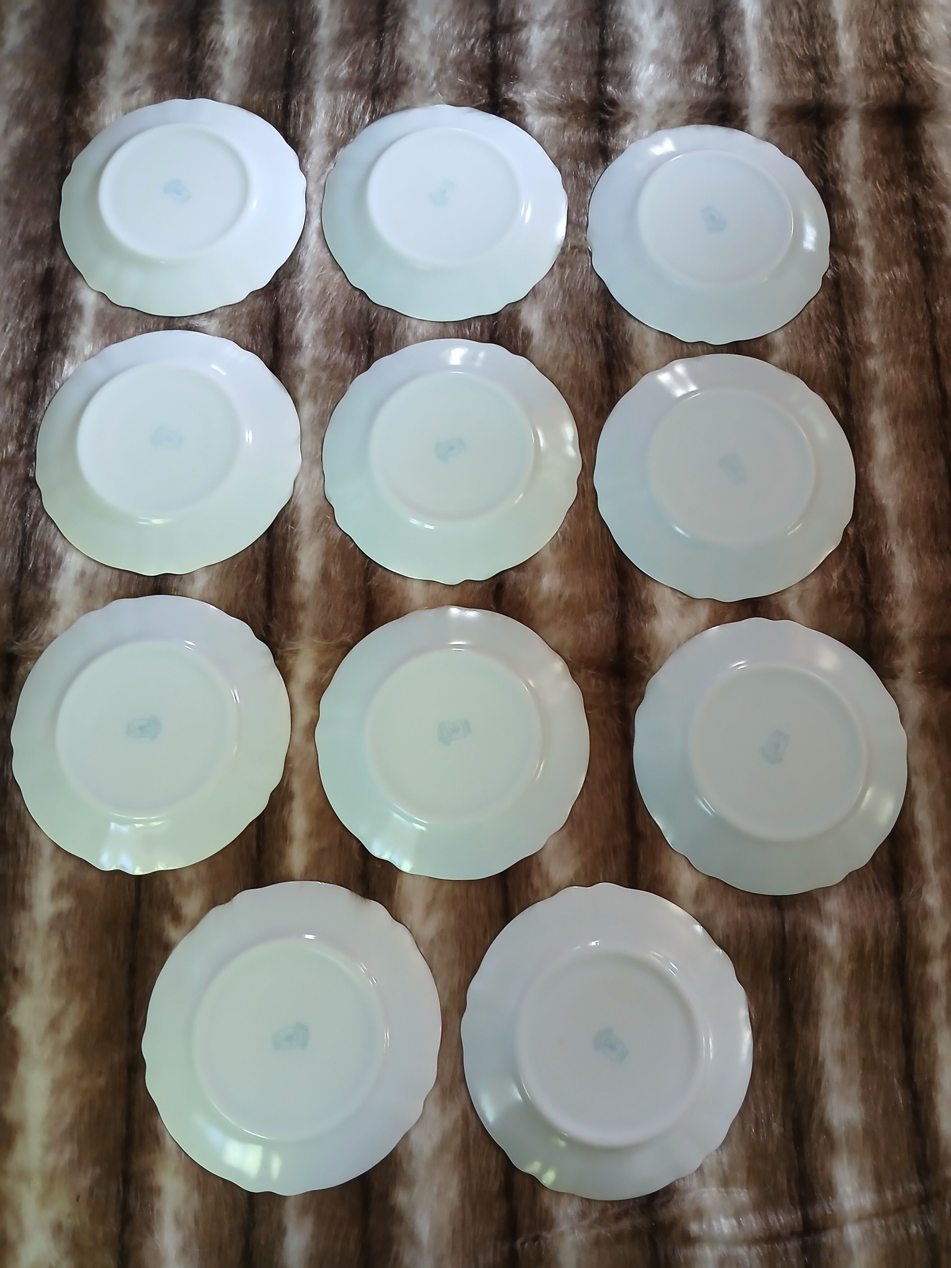 11 vintage dessert plates in Arcopal