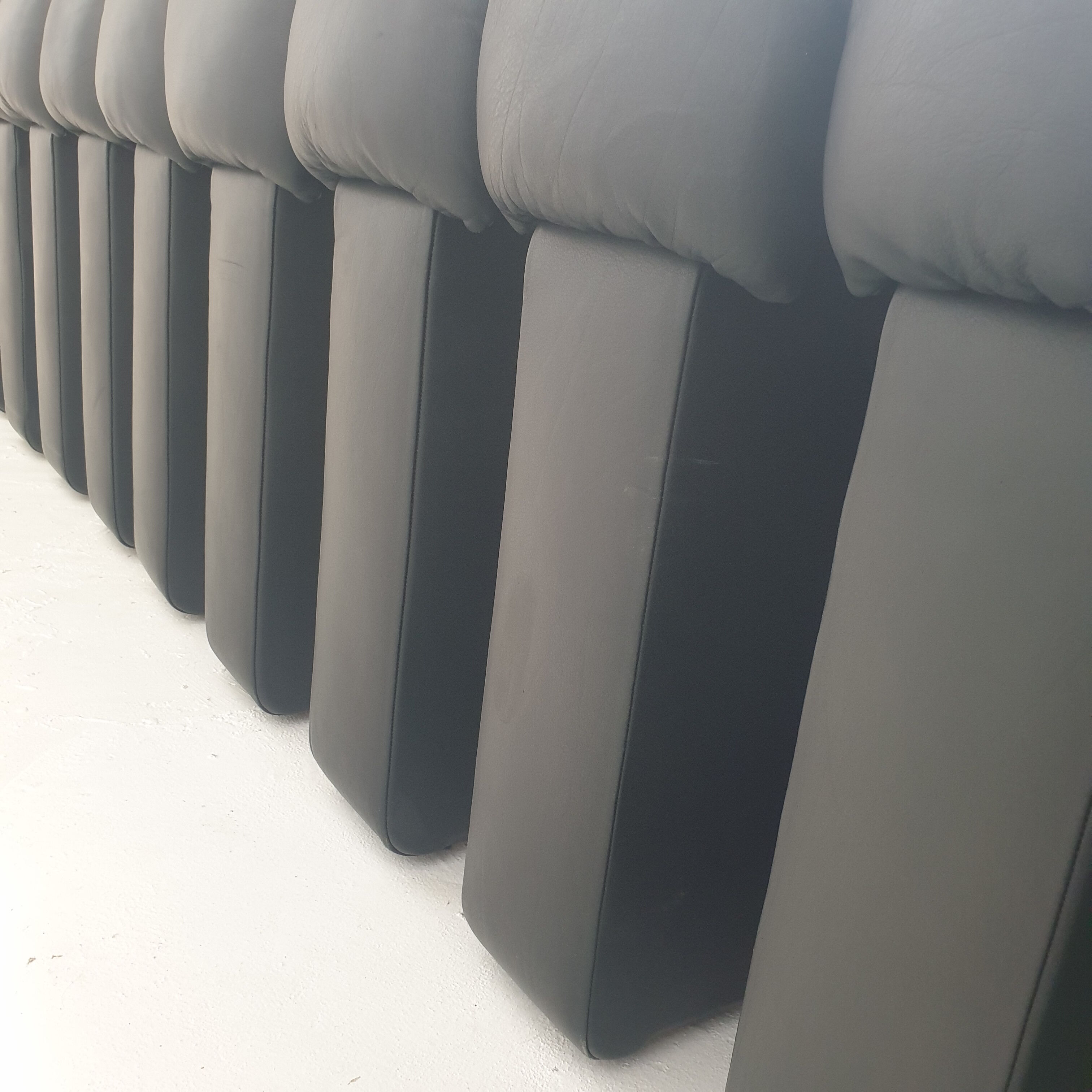 De Sede DS-600 "Non Stop" Snake Shaped Modular Sofa in Full Black Leather