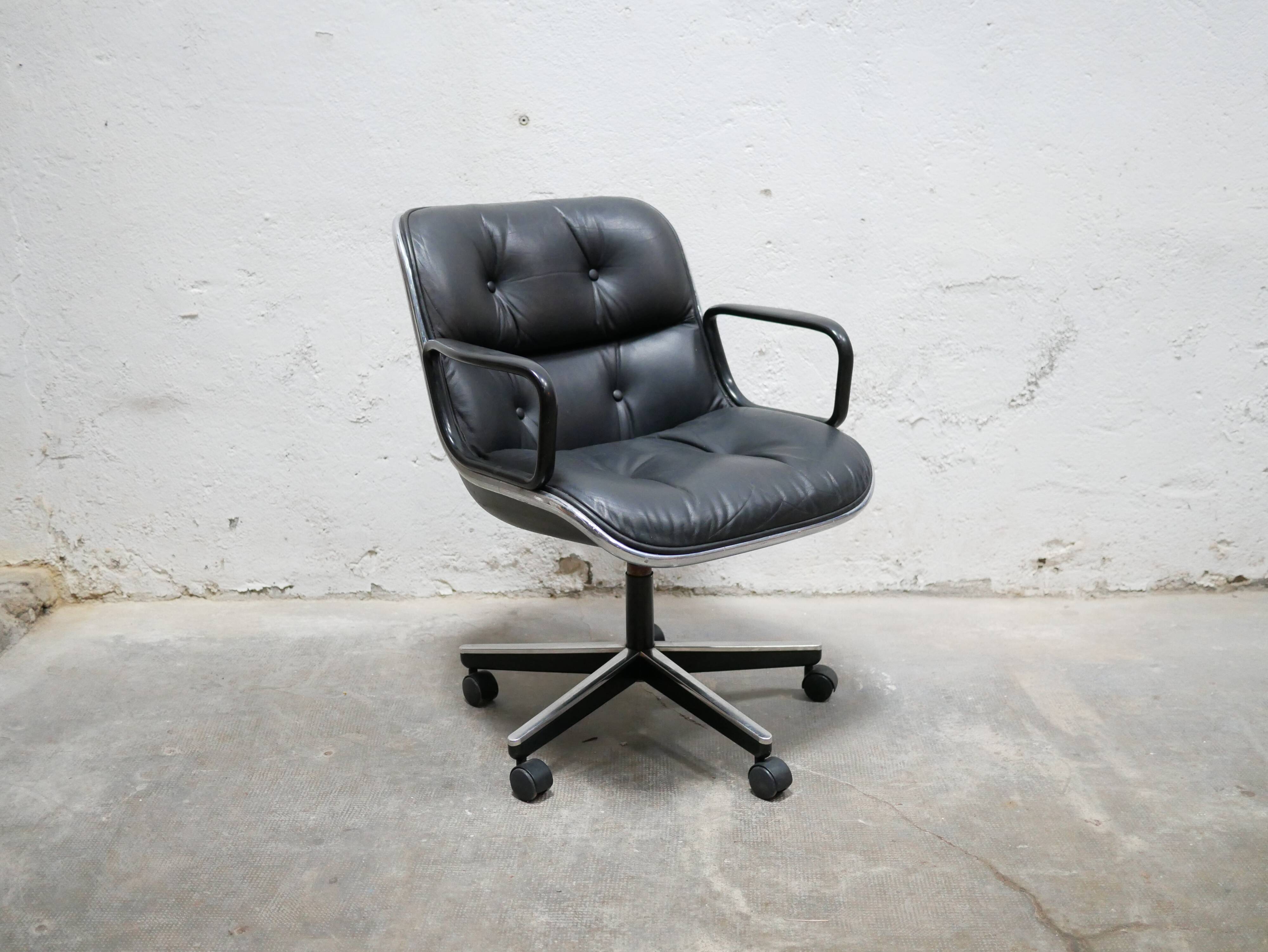 Black leather armchair by Charles Pollock for Knoll International