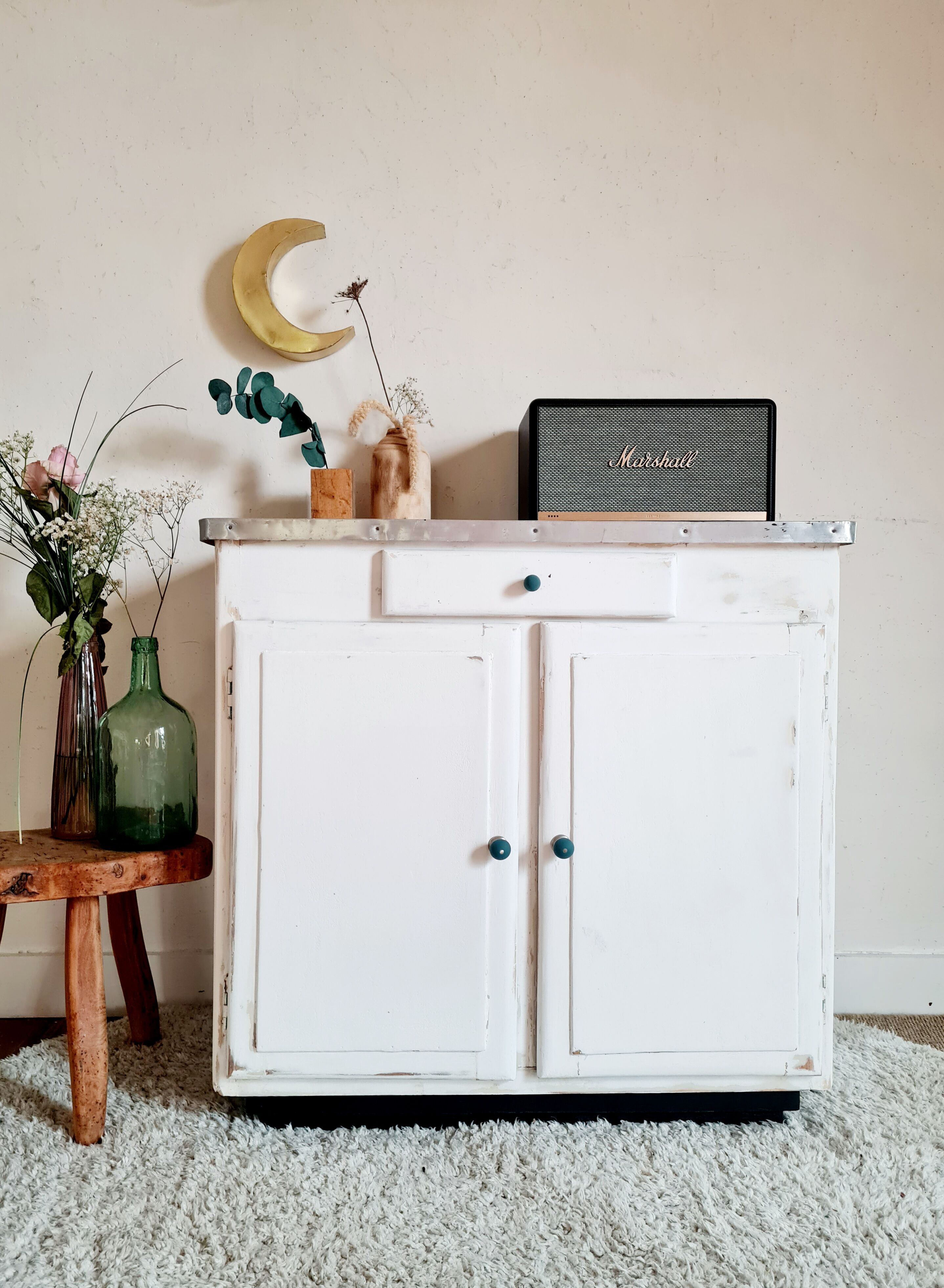 Buffet down Mado renovated tropical paper