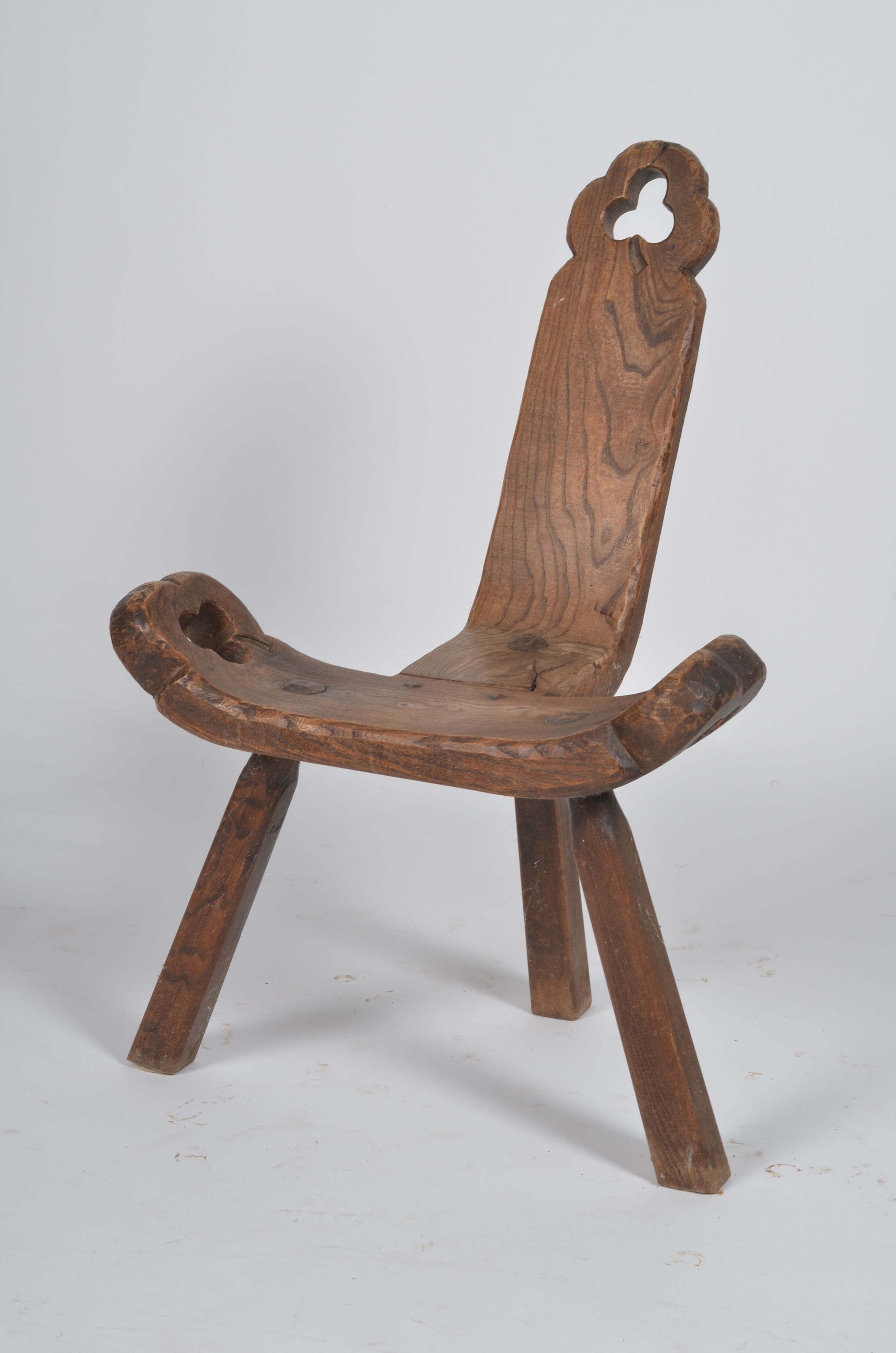 Chaise tripode brutaliste