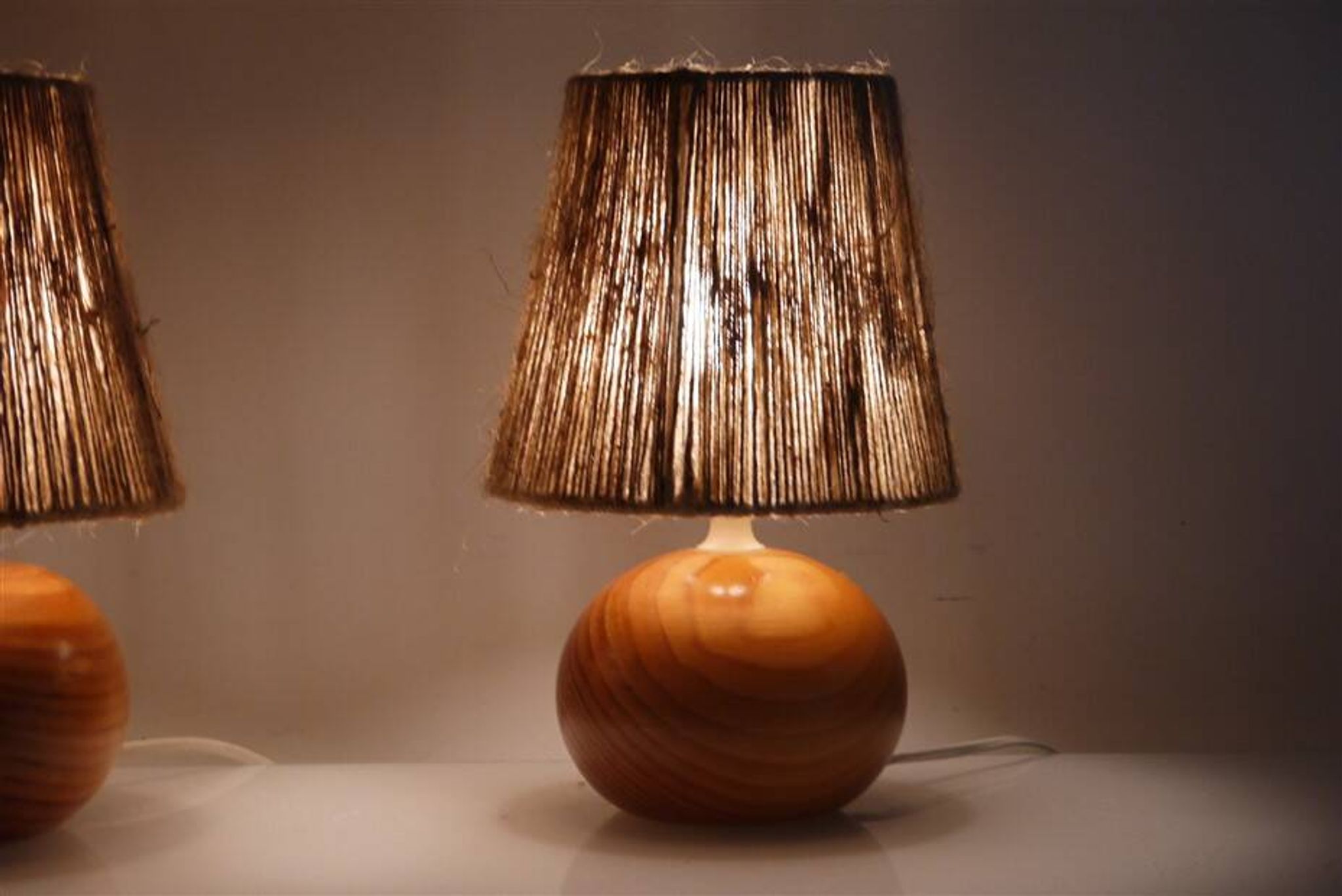 Paire de lampes vintage en bois et corde 1970