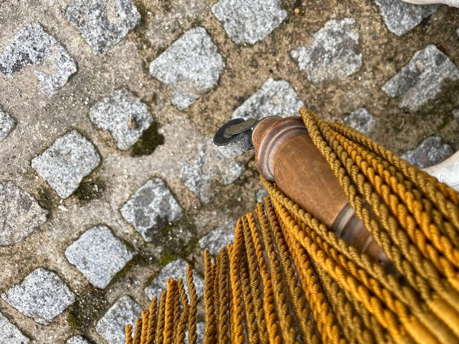 Mustard yellow velvet toad armchair with fringes