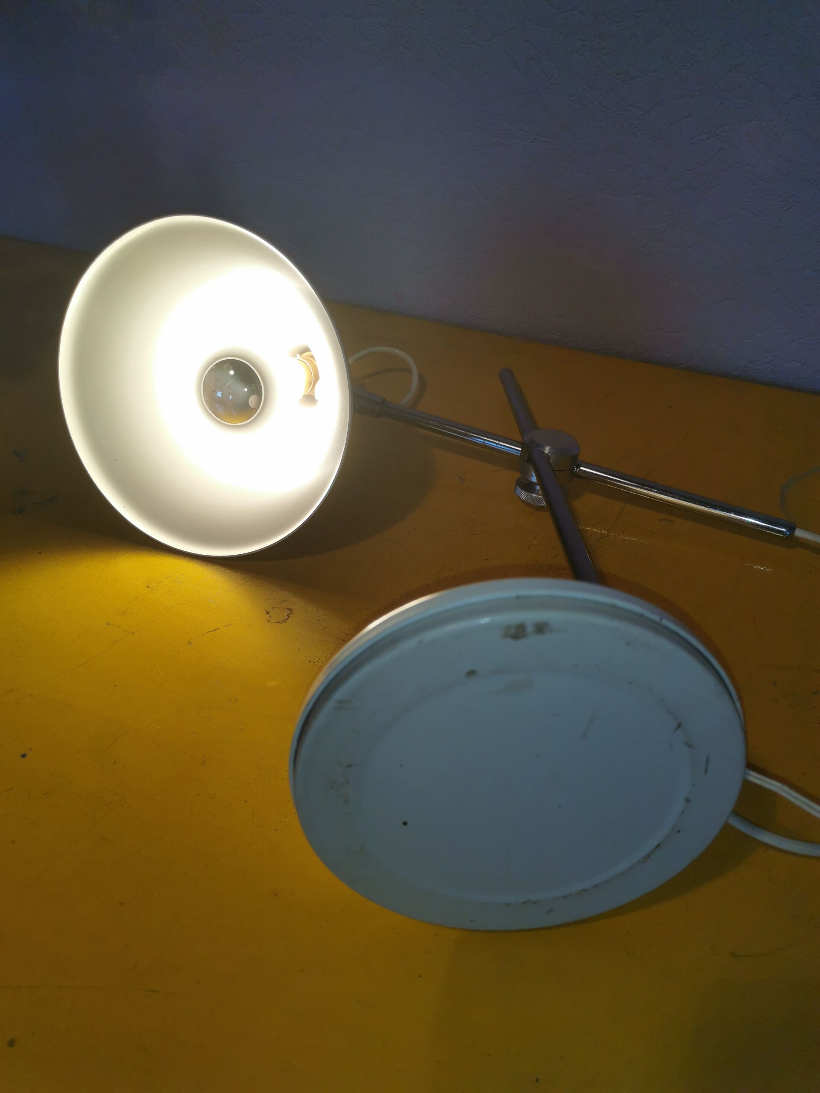 Articulated lamp in white lacquered steel and chrome, 1970.