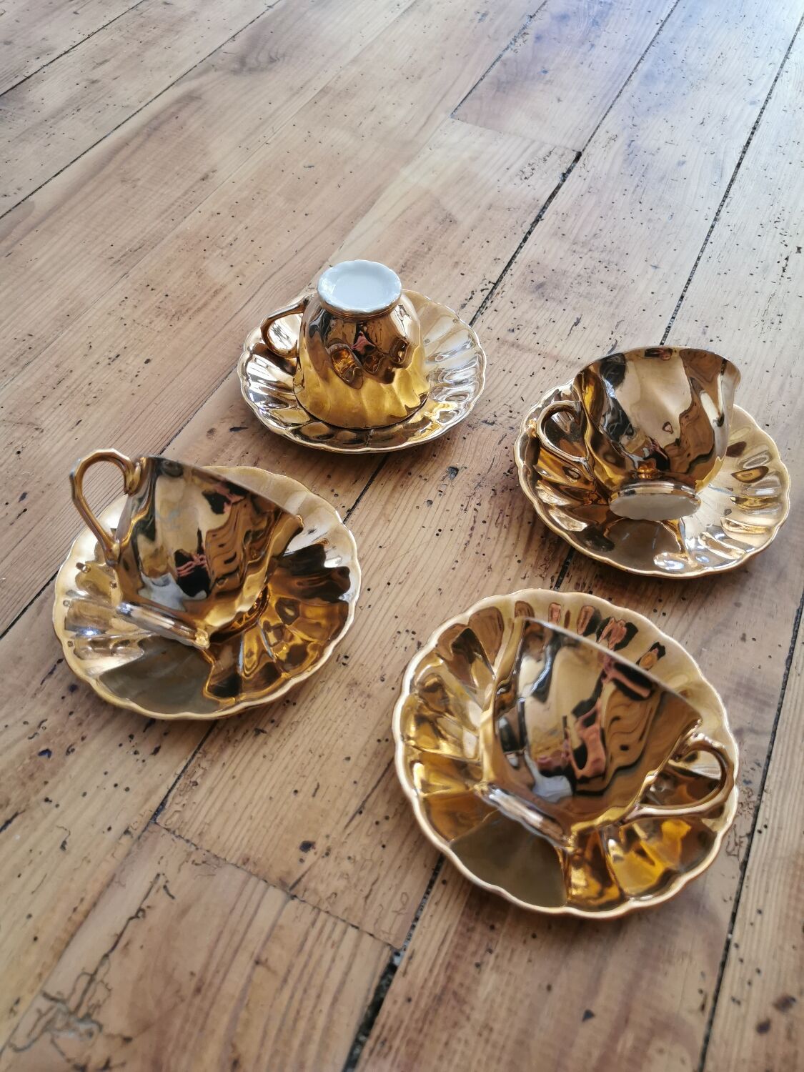 Vintage golden porcelain cups